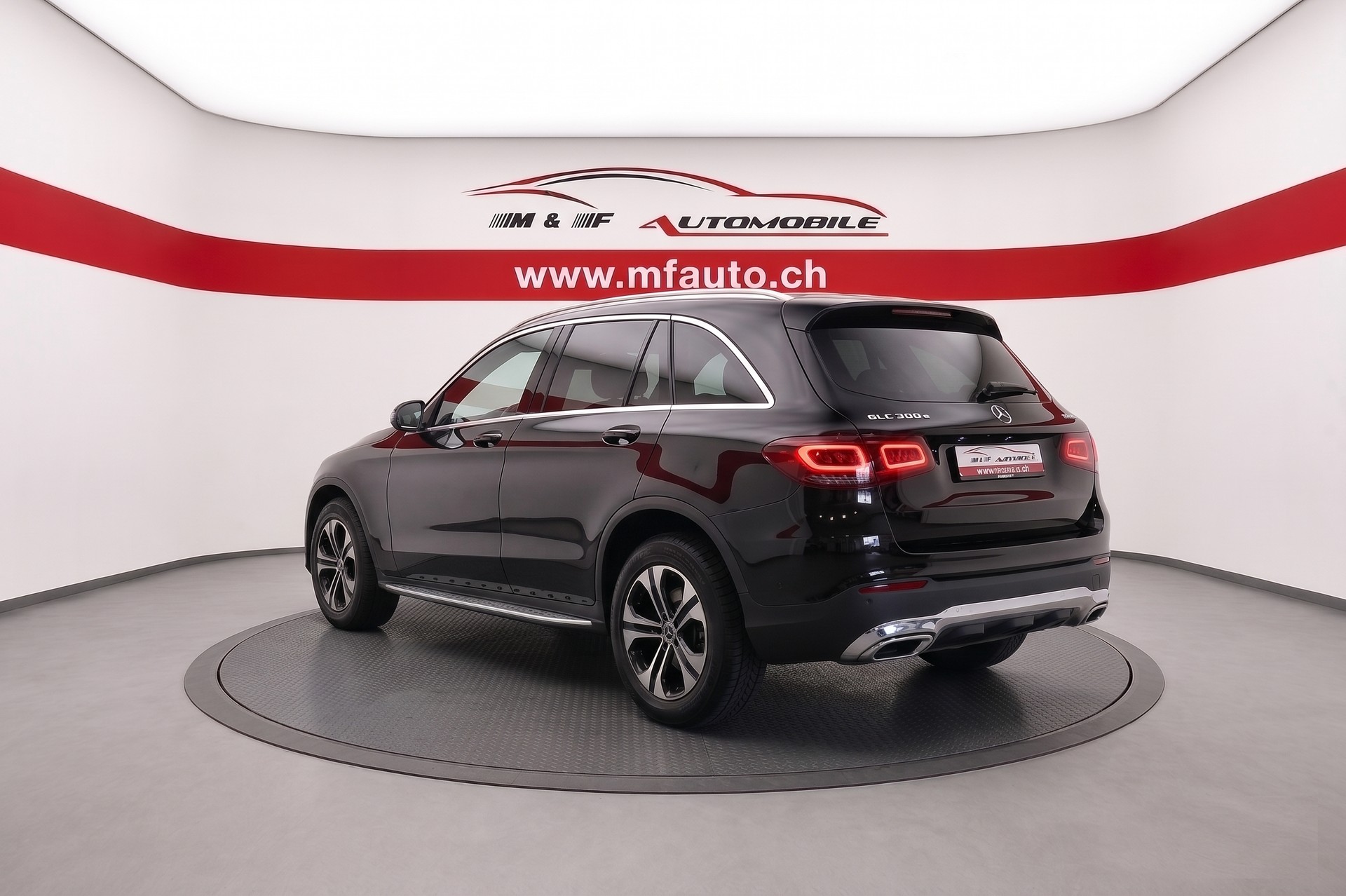 MERCEDES-BENZ GLC 300 e 4m CH FZ MIT GRATIS SERVICE CH FAHRZEUG-image-5