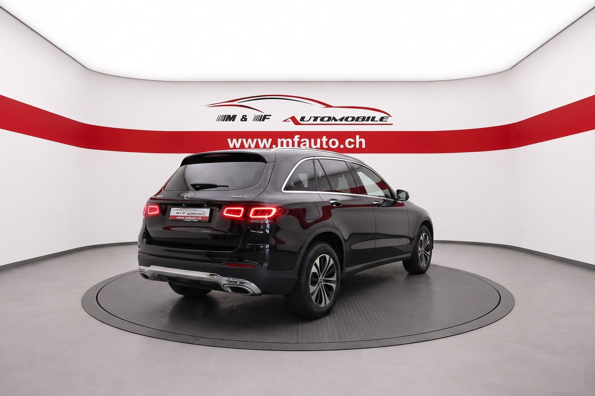 MERCEDES-BENZ GLC 300 e 4m CH FZ MIT GRATIS SERVICE CH FAHRZEUG-showroom-element-3