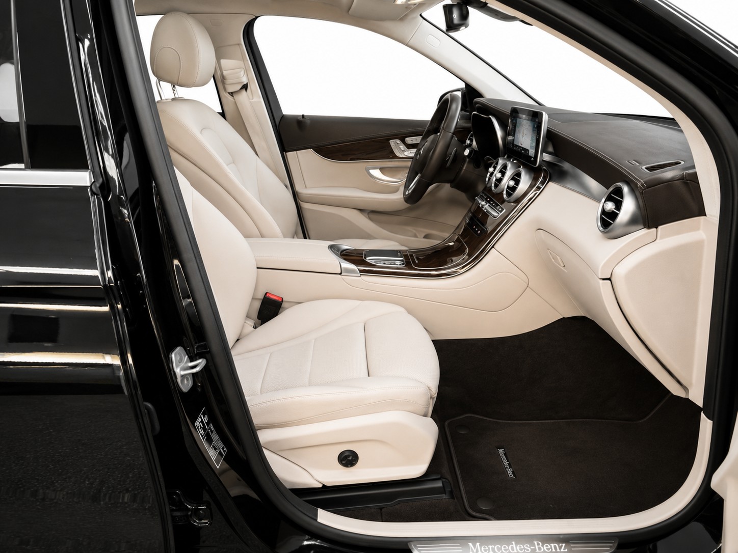 MERCEDES-BENZ GLC 300 e 4m CH FZ MIT GRATIS SERVICE CH FAHRZEUG-image-8