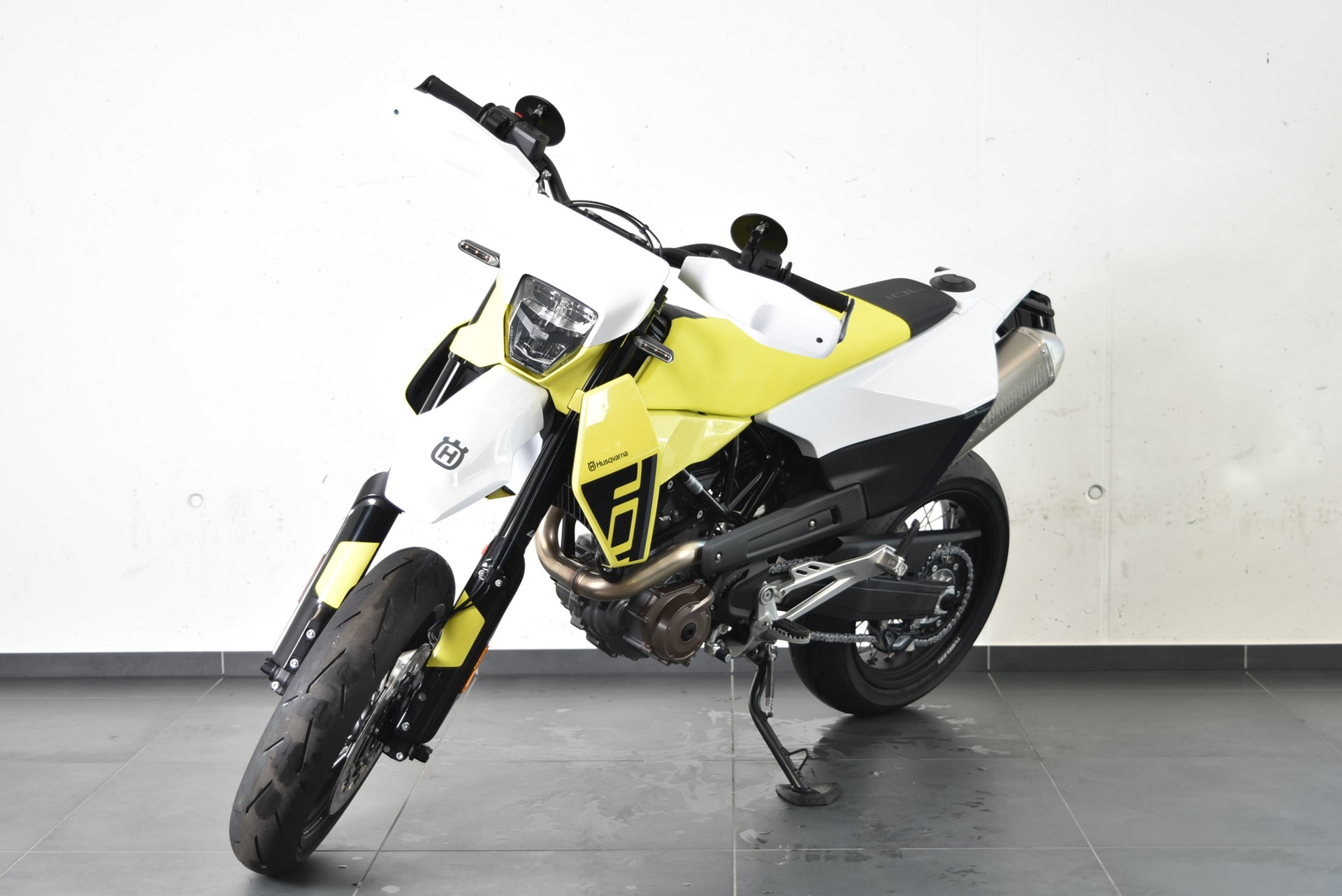 HUSQVARNA 701 Supermoto-image-1