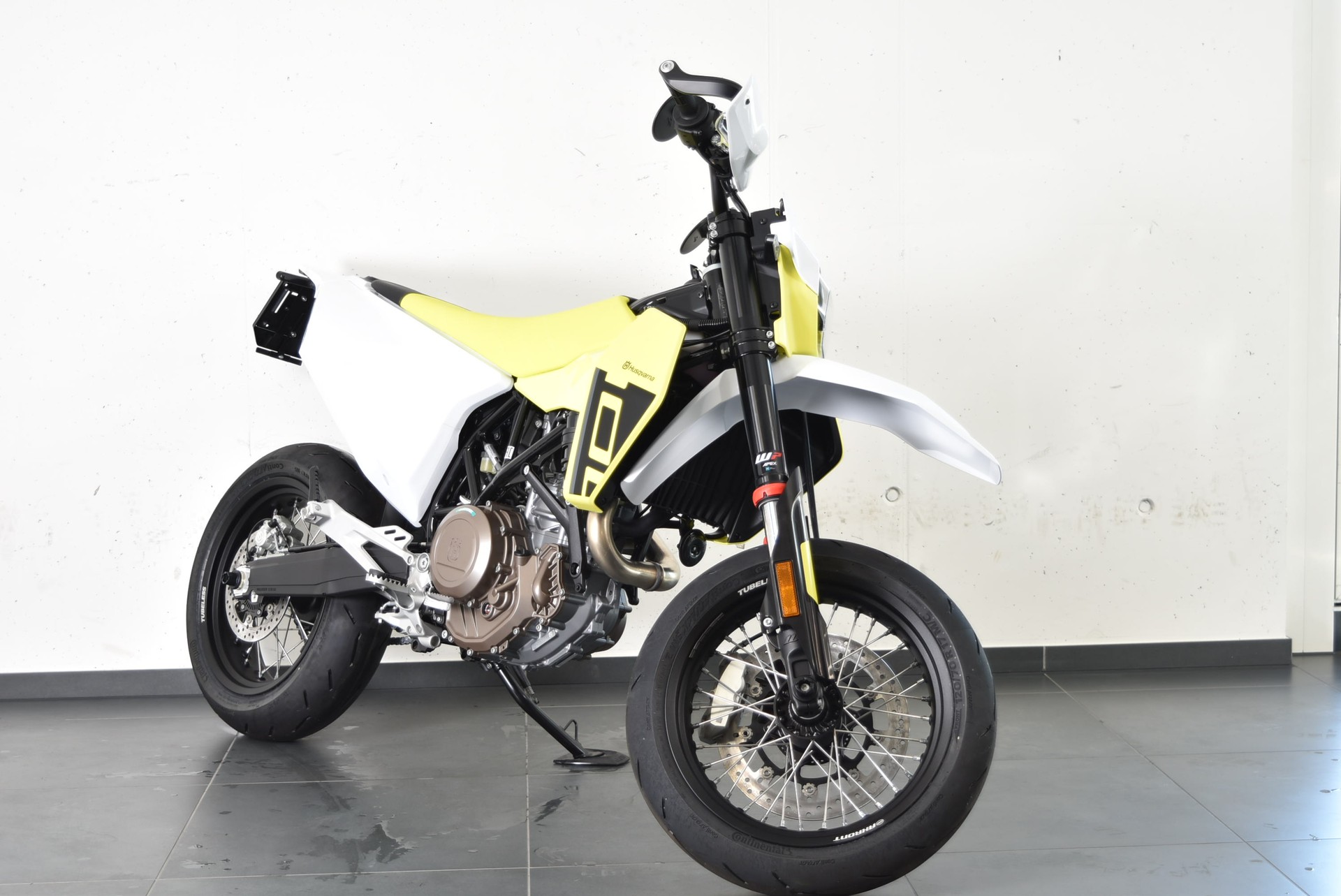 HUSQVARNA 701 Supermoto-image-2
