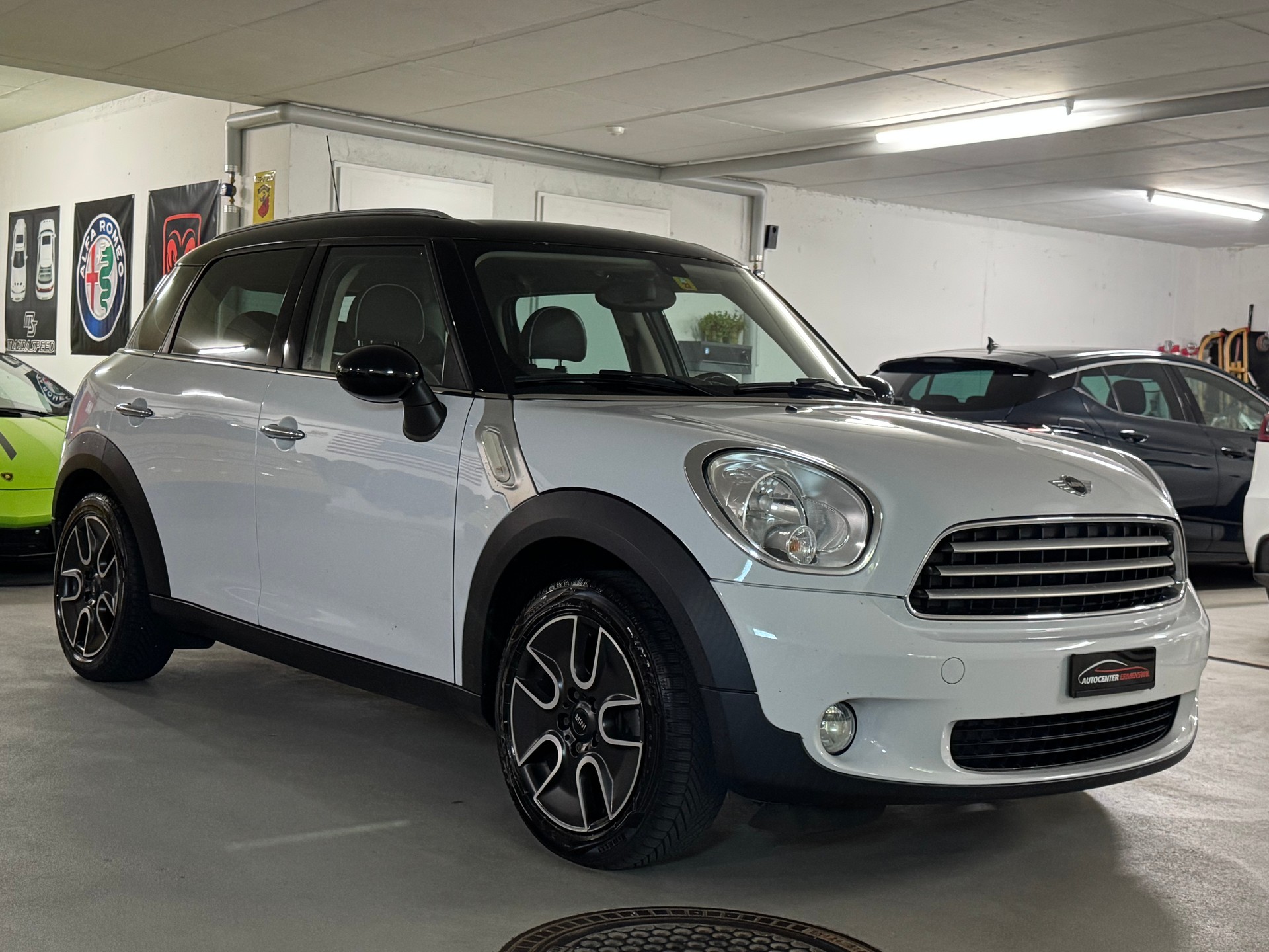 MINI Countryman Cooper FWD-image-2