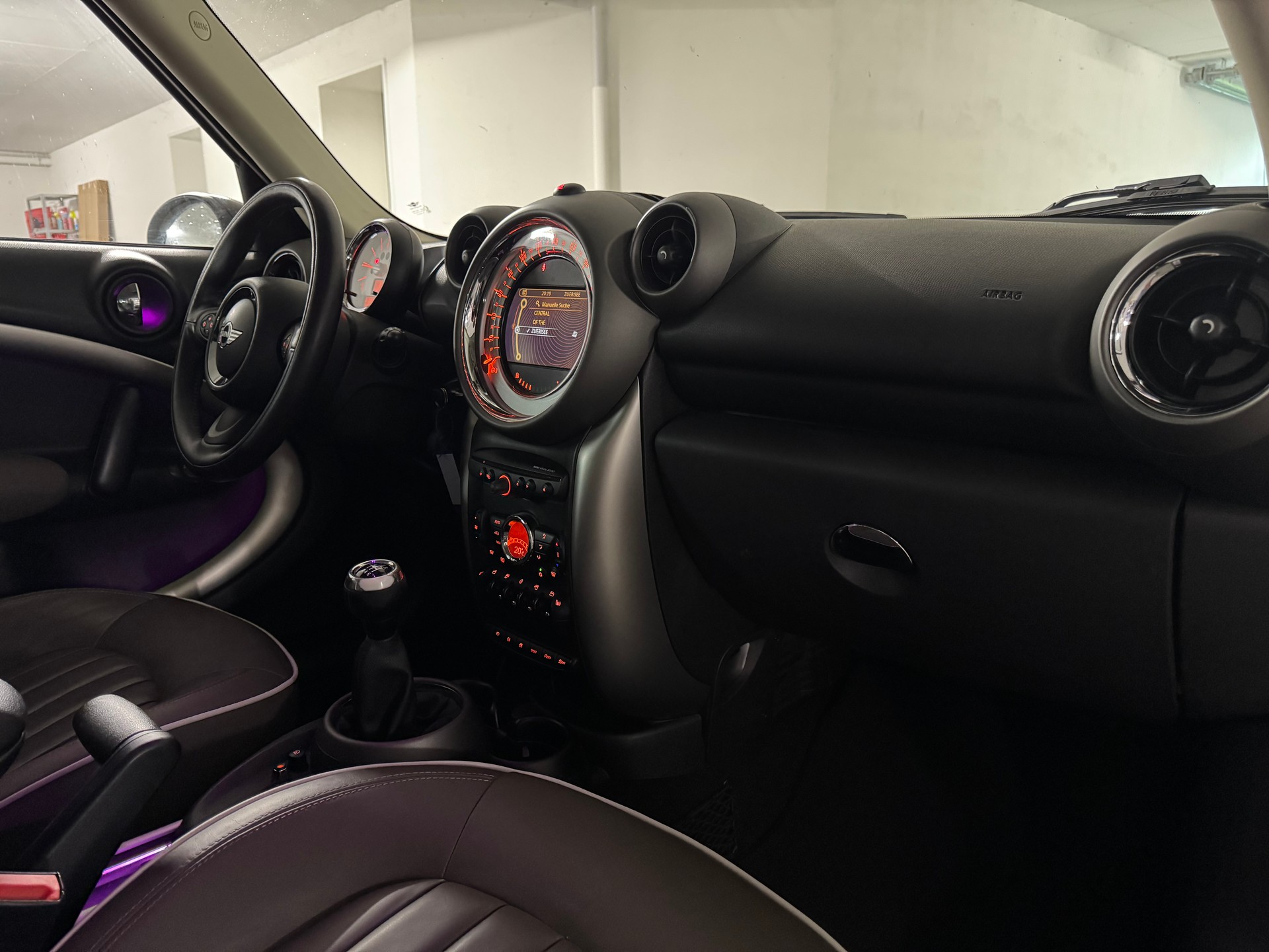 MINI Countryman Cooper FWD-image-11