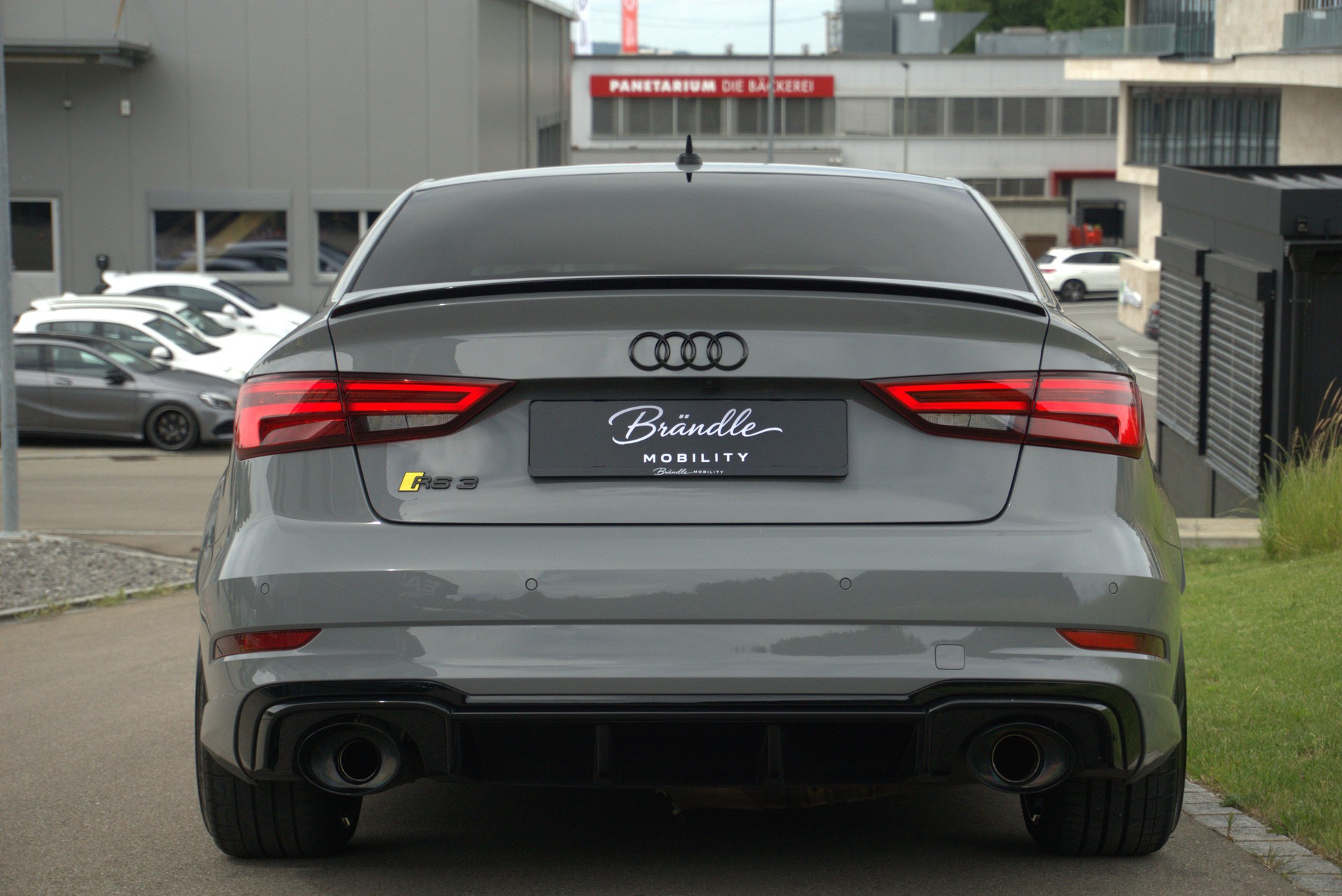 AUDI RS3 Limousine 2.5 TSI quattro S-tronic-image-5