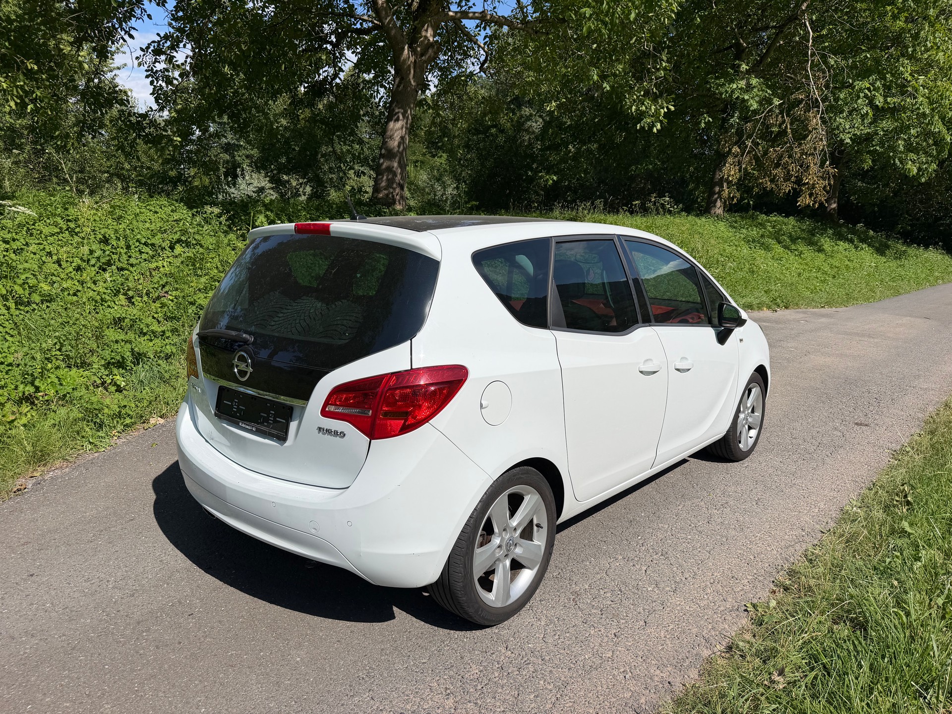 OPEL Meriva 1.4 Turbo Color Edition-image-3