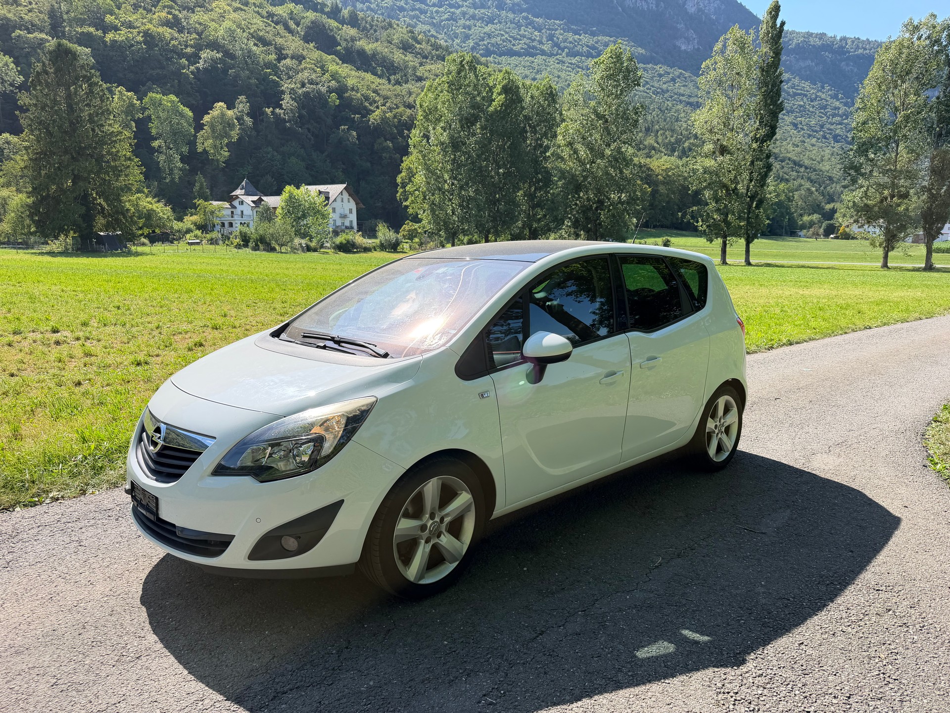 OPEL Meriva 1.4 Turbo Color Edition-image-2