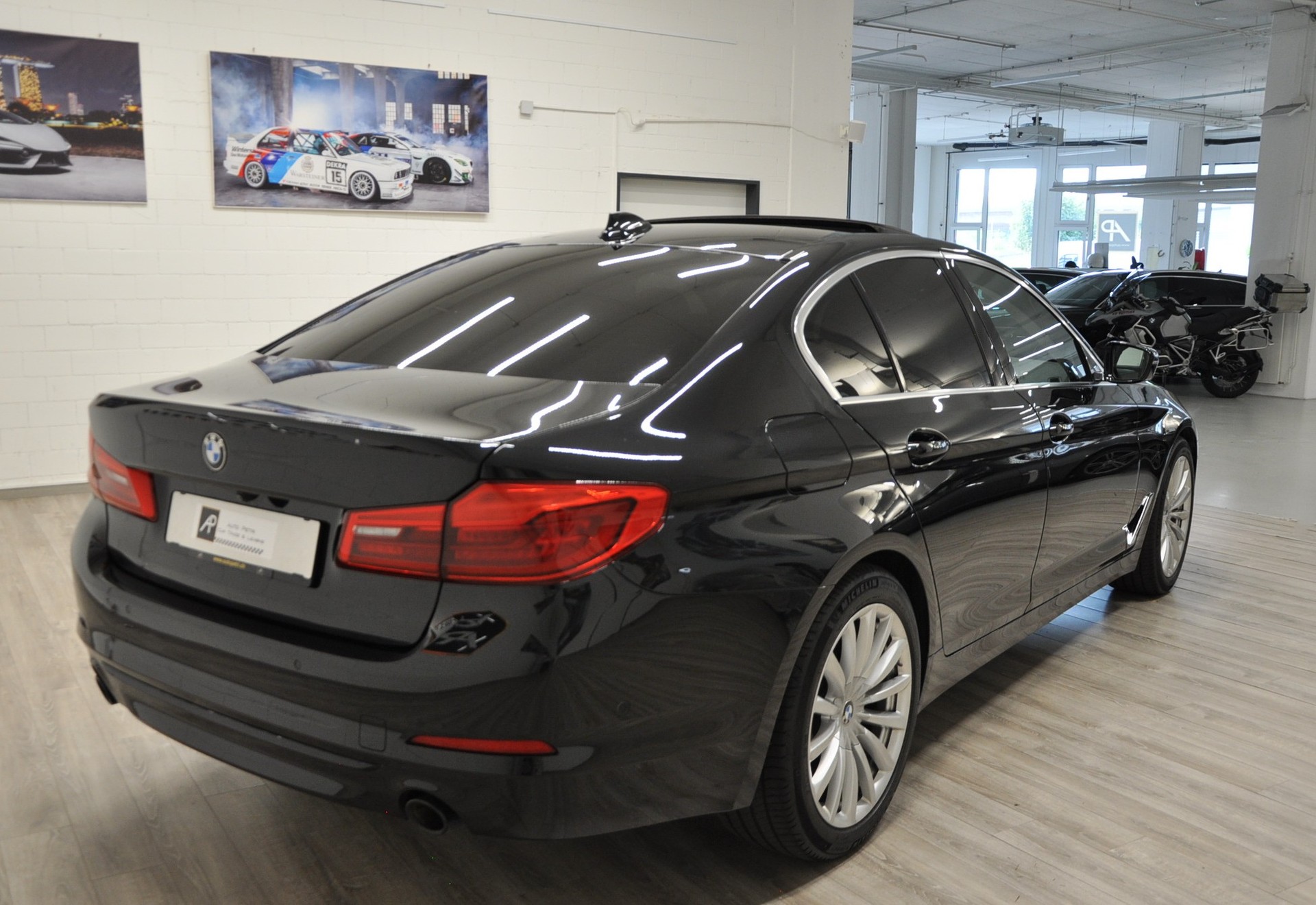 BMW 530d xDrive Sport Line Steptronic-showroom-element-3