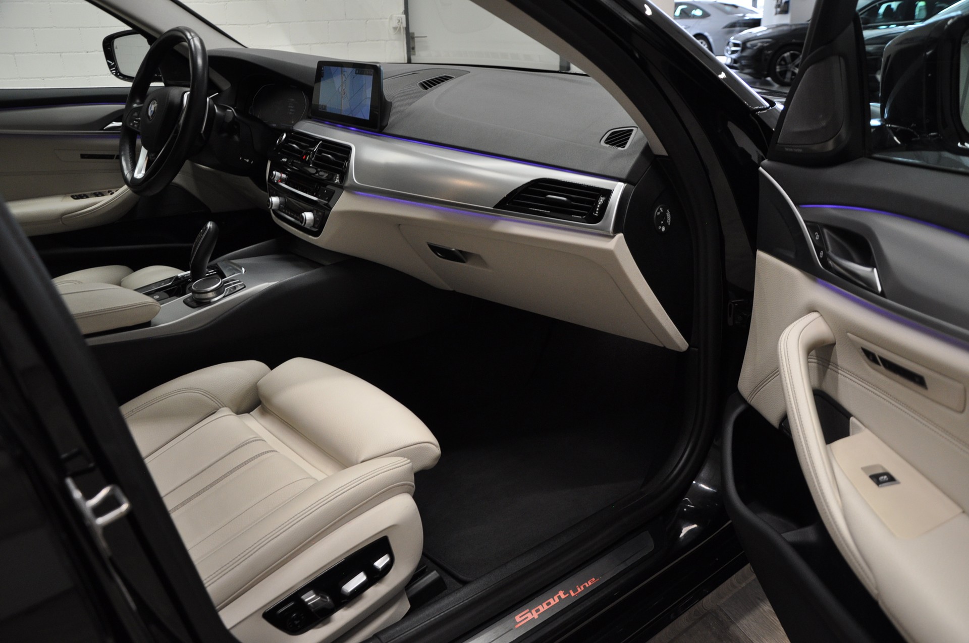 BMW 530d xDrive Sport Line Steptronic-image-14