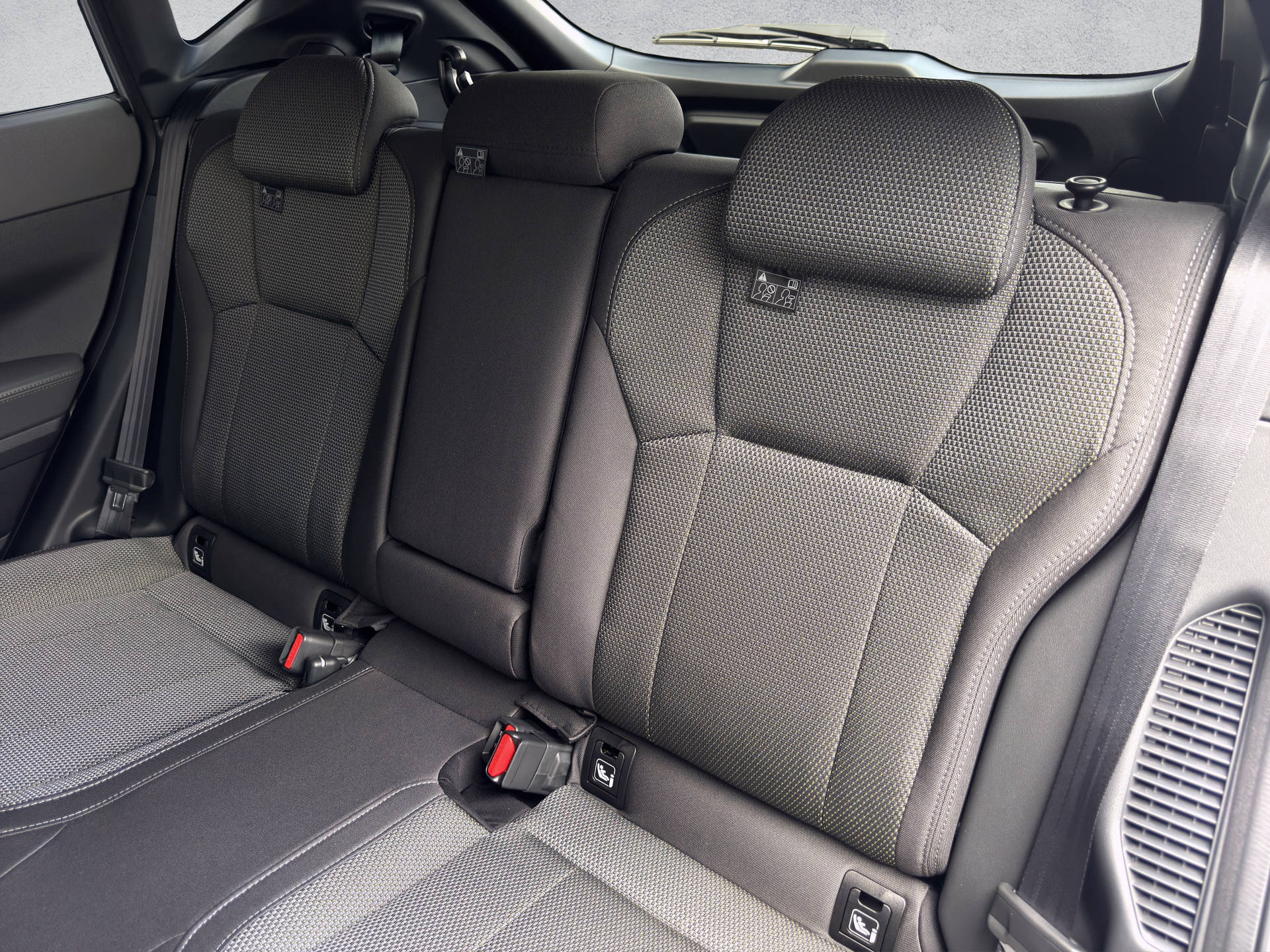 SUBARU Crosstrek 2.0i e-Boxer Swiss Plus-image-11
