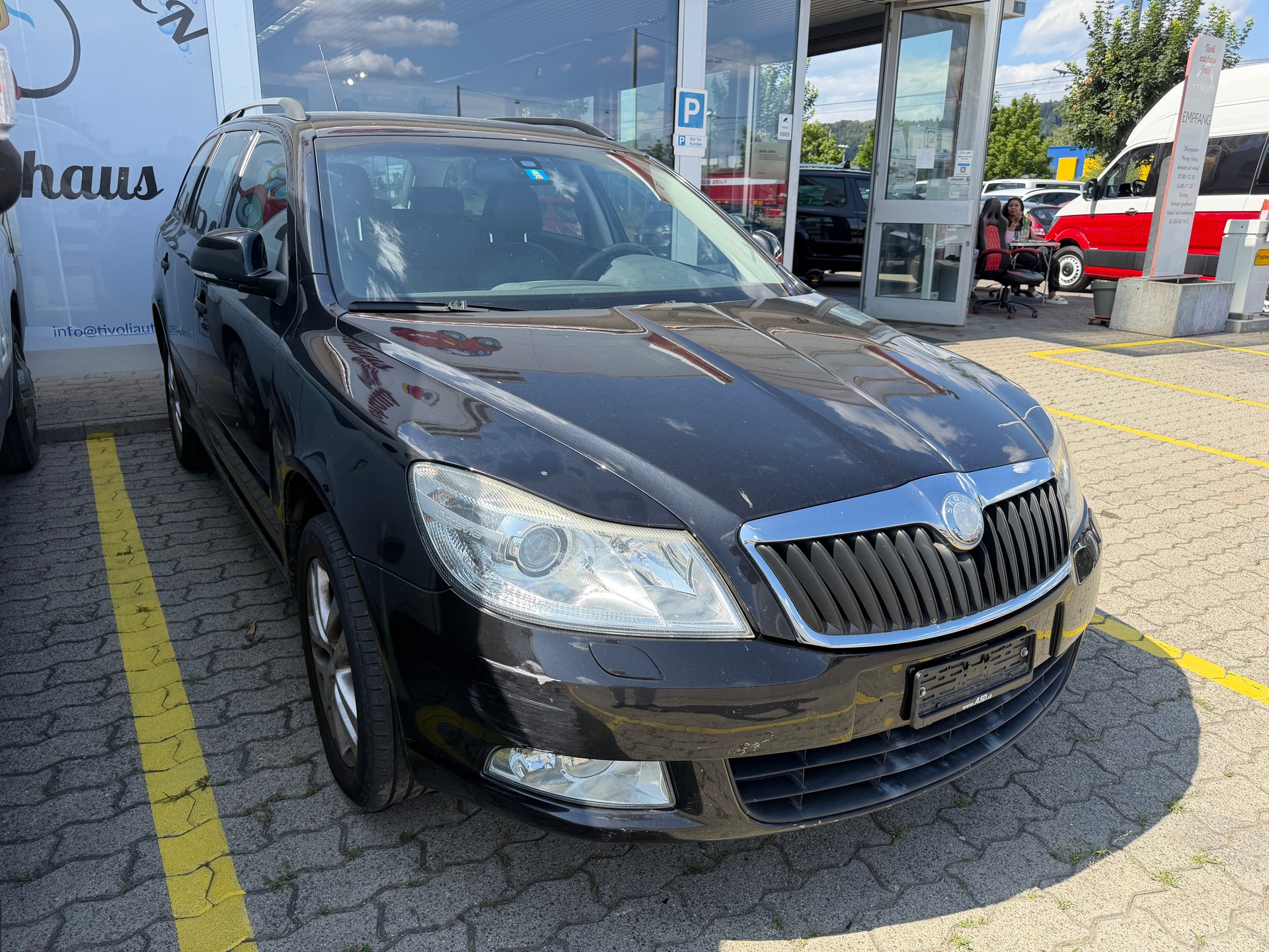 SKODA Octavia Combi 1.8 TSI Swiss Adventure 4x4-showroom-element-1