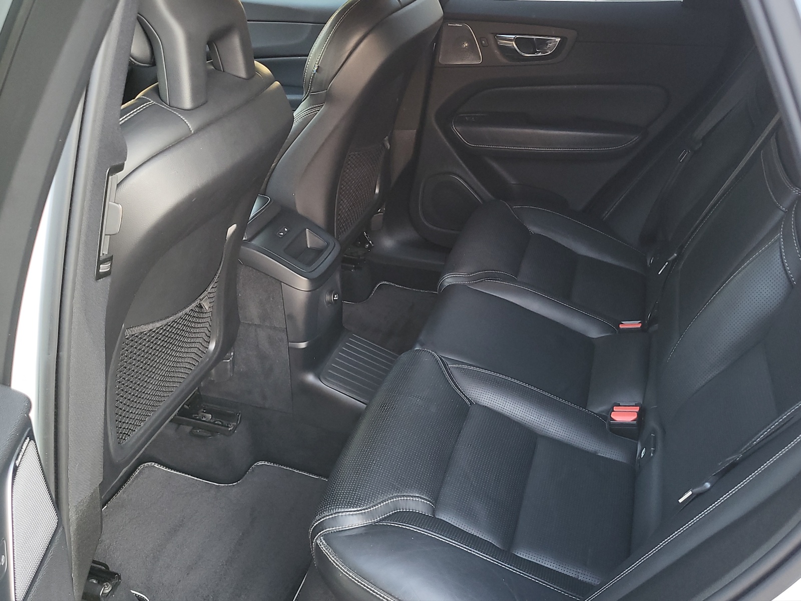 VOLVO XC60 2.0 T8 TE R-Design AWD-image-14