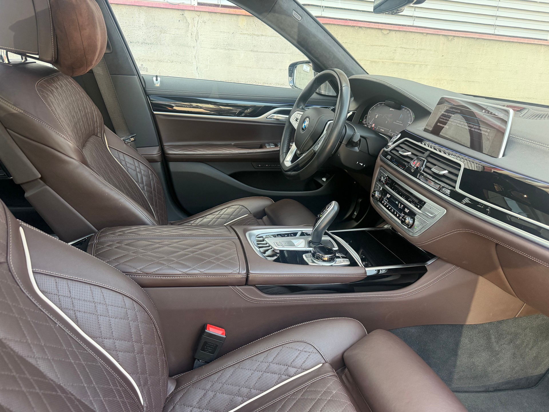 BMW 745Le xDrive Steptronic-image-12