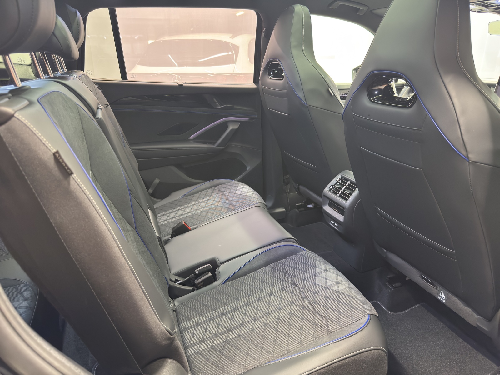VW Tayron 2.0 TSI R-Line United DSG 4motion-image-9