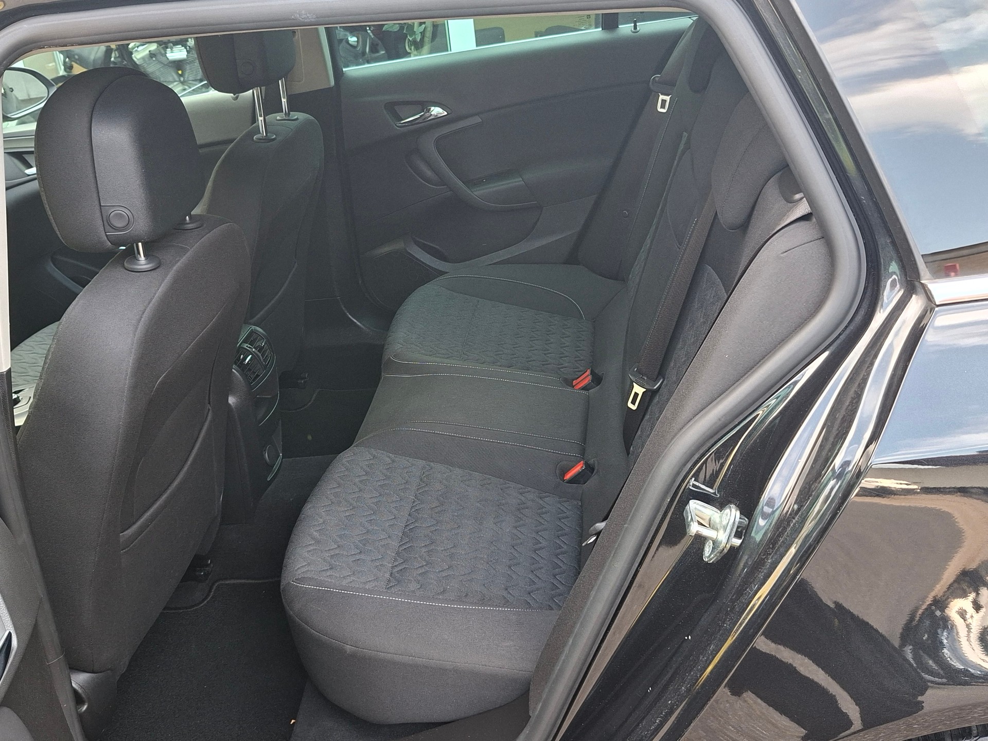 OPEL Insignia ST 2.0 Turbo Sport Edition Aut.-image-9