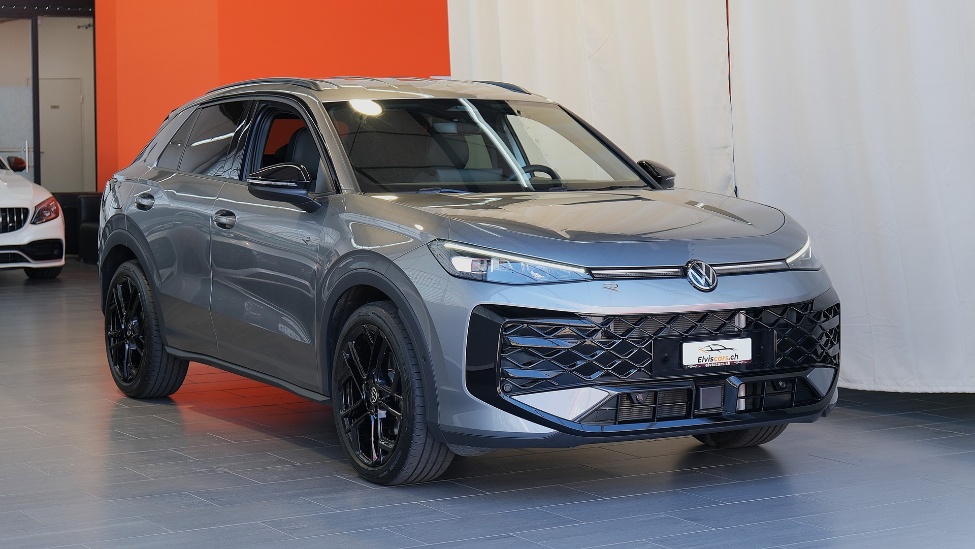 VW T-Roc 1.5 eTSI mHEV R-Line DSG " Black Style "-showroom-element-1