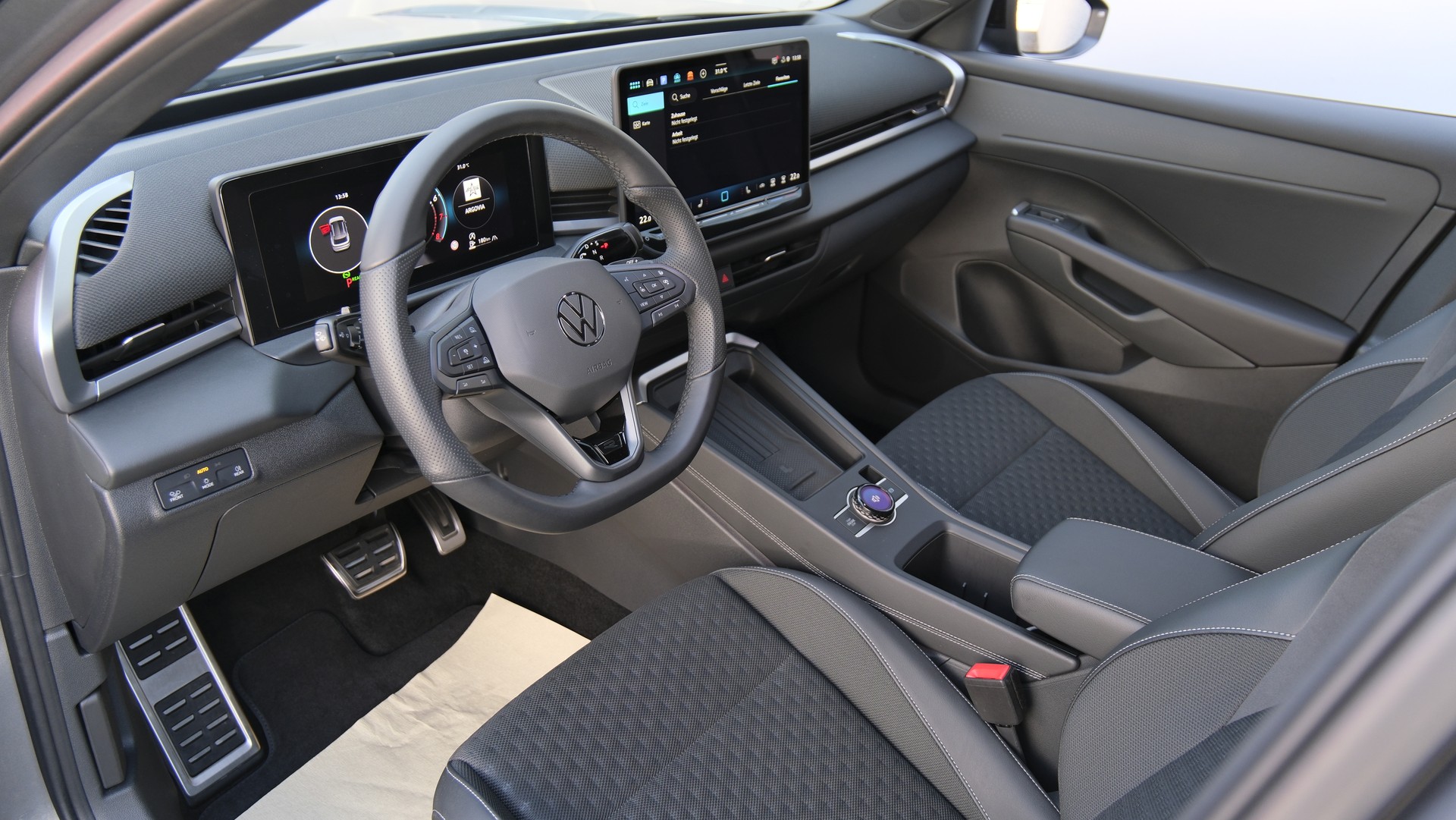 VW T-Roc 1.5 eTSI mHEV R-Line DSG " Black Style "-showroom-element-2