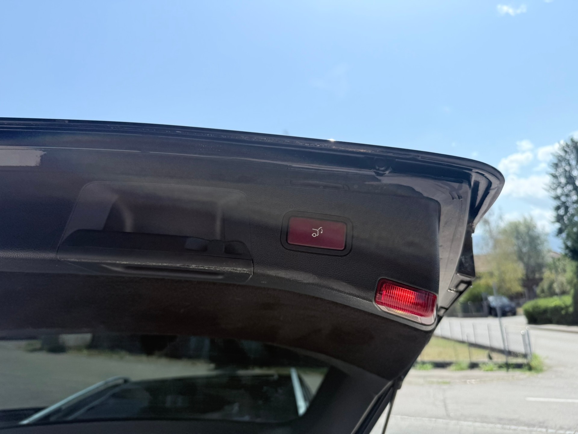 MERCEDES-BENZ E 250 CGI BlueEfficiency Avantgarde Automatic-image-30
