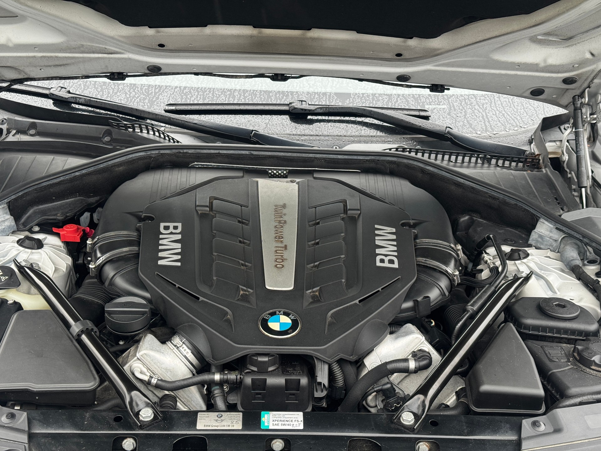 BMW 750i xDrive-image-12