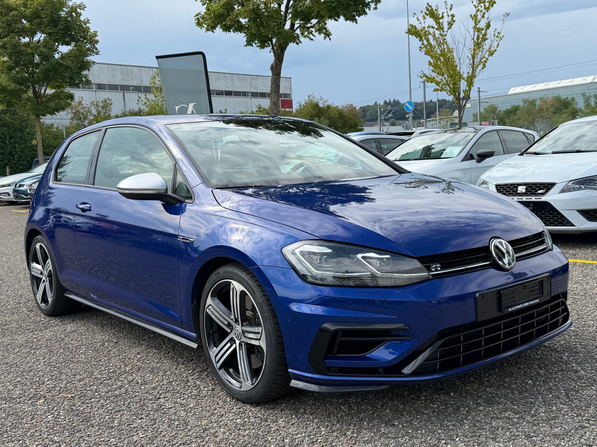 VW Golf 2.0 TSI R 4Motion DSG-showroom-element-2
