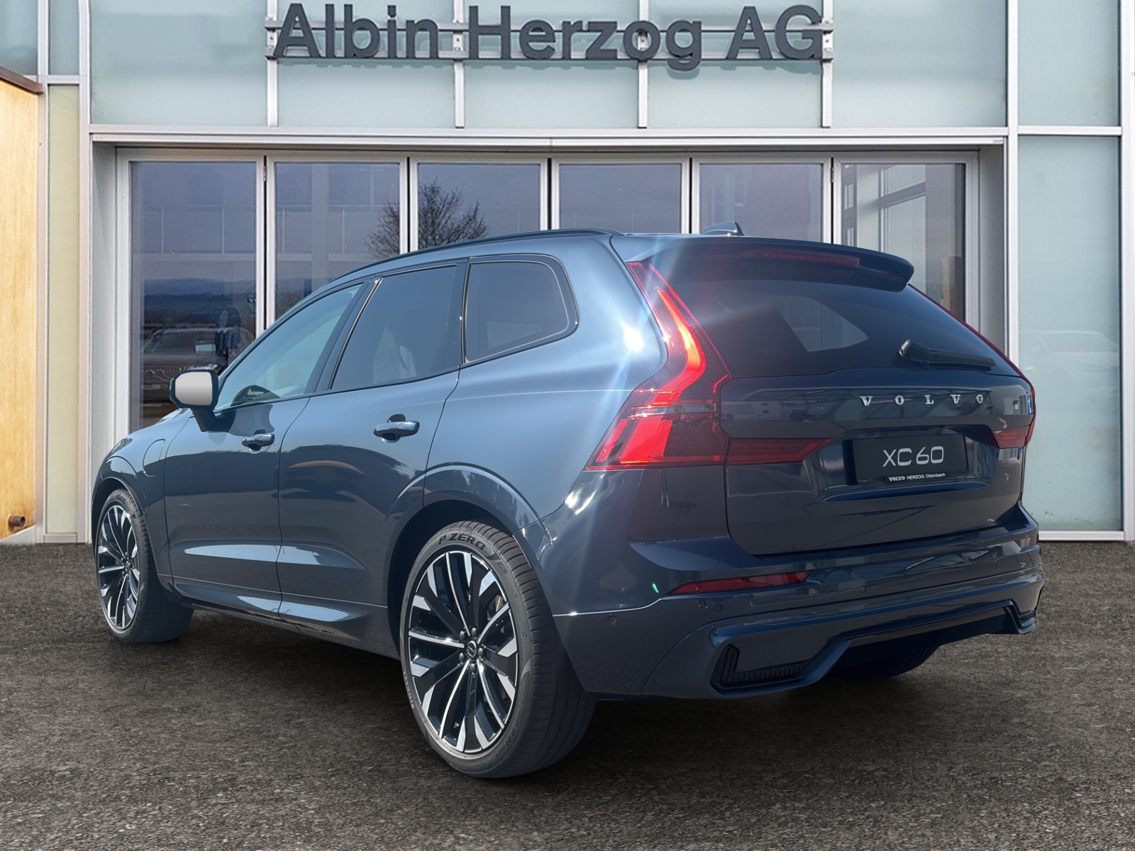 VOLVO XC60 2.0 T8 TE Ultra Dark eAWD-showroom-element-2