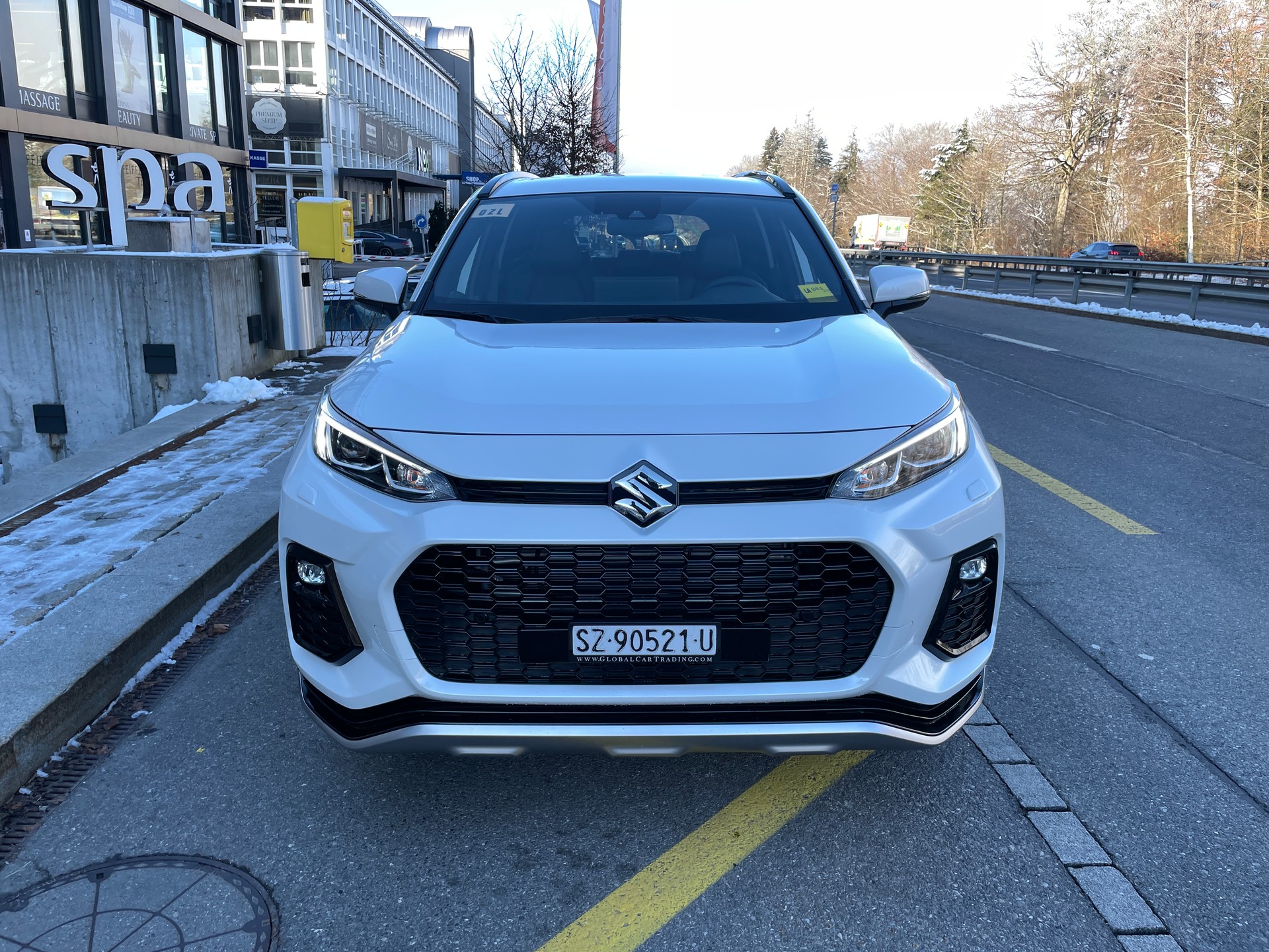 SUZUKI Across 2.5 Plug-in-Hybrid Compact Top E-CVT-showroom-element-1