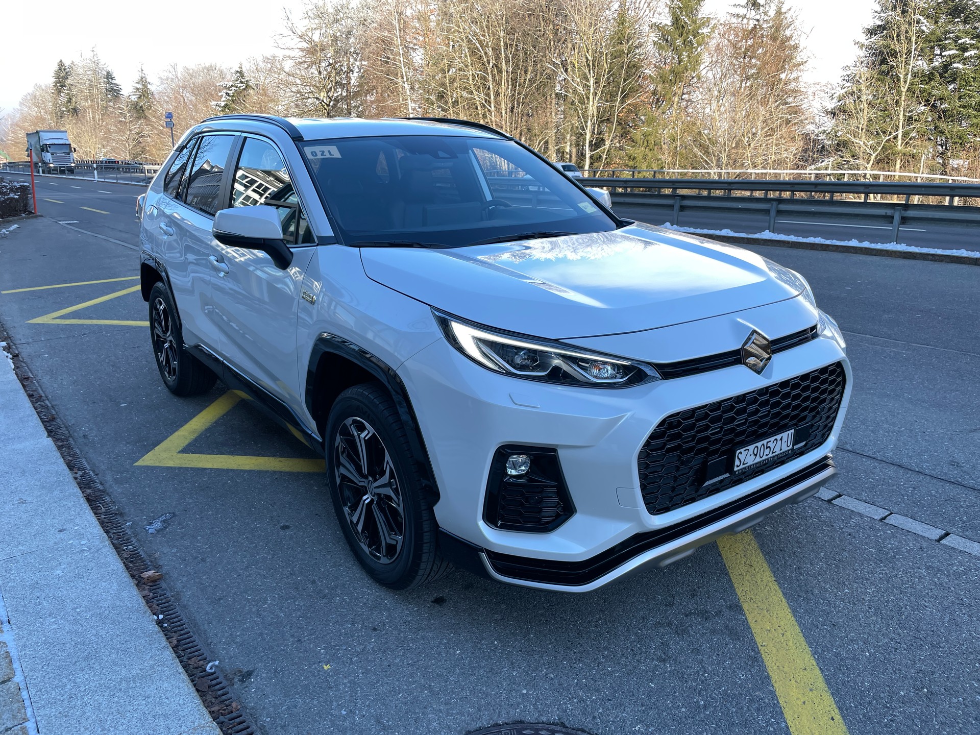 SUZUKI Across 2.5 Plug-in-Hybrid Compact Top E-CVT-showroom-element-2