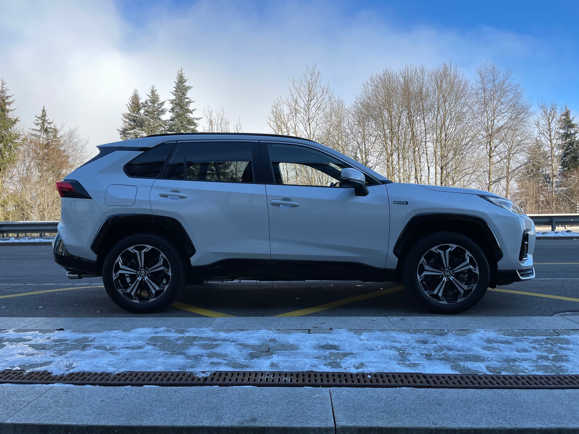 SUZUKI Across 2.5 Plug-in-Hybrid Compact Top E-CVT-showroom-element-3