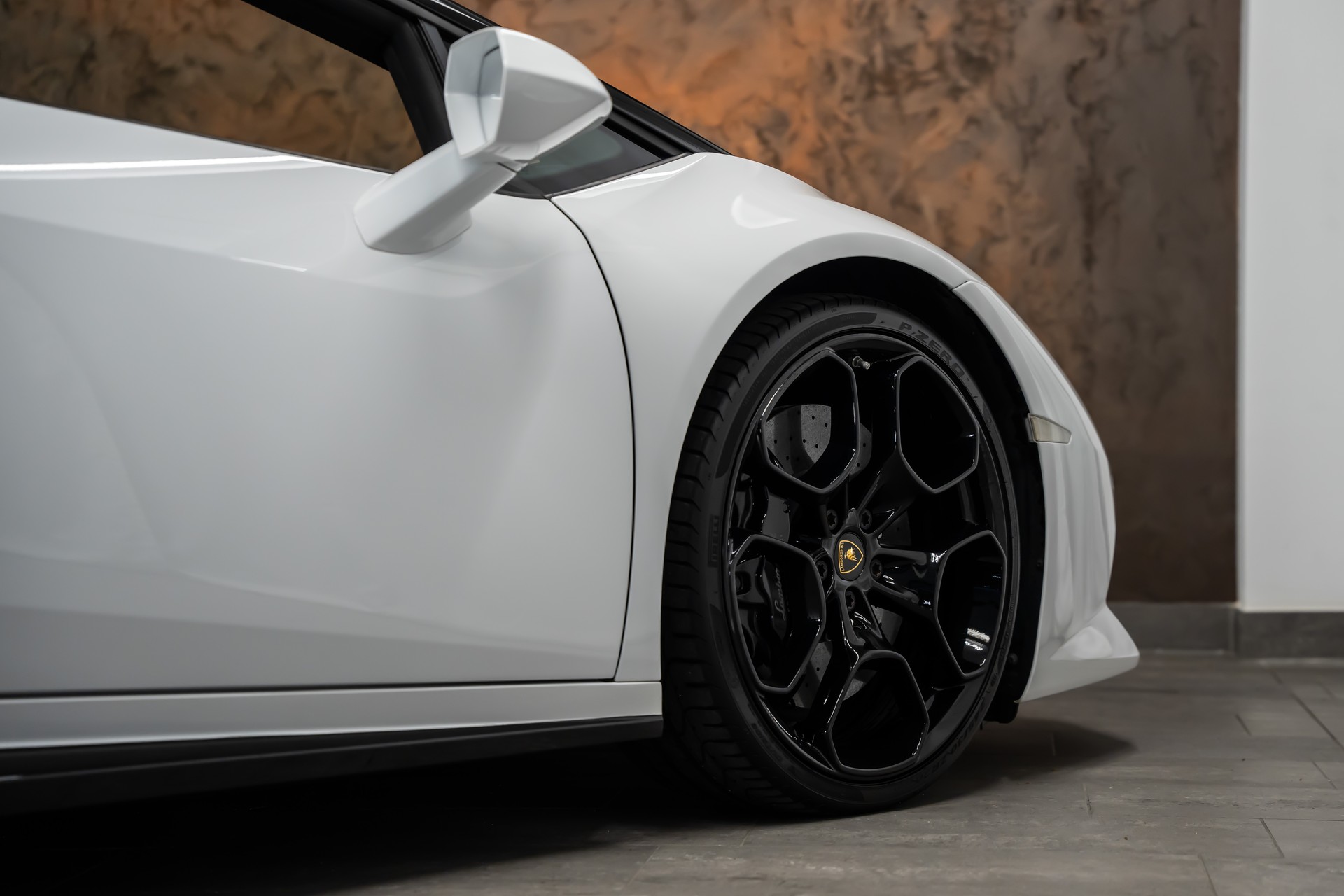 LAMBORGHINI LP610-4 Spyder DCT *CH-Fahrzeug*Alcantara*Keramik*Lift*-image-11