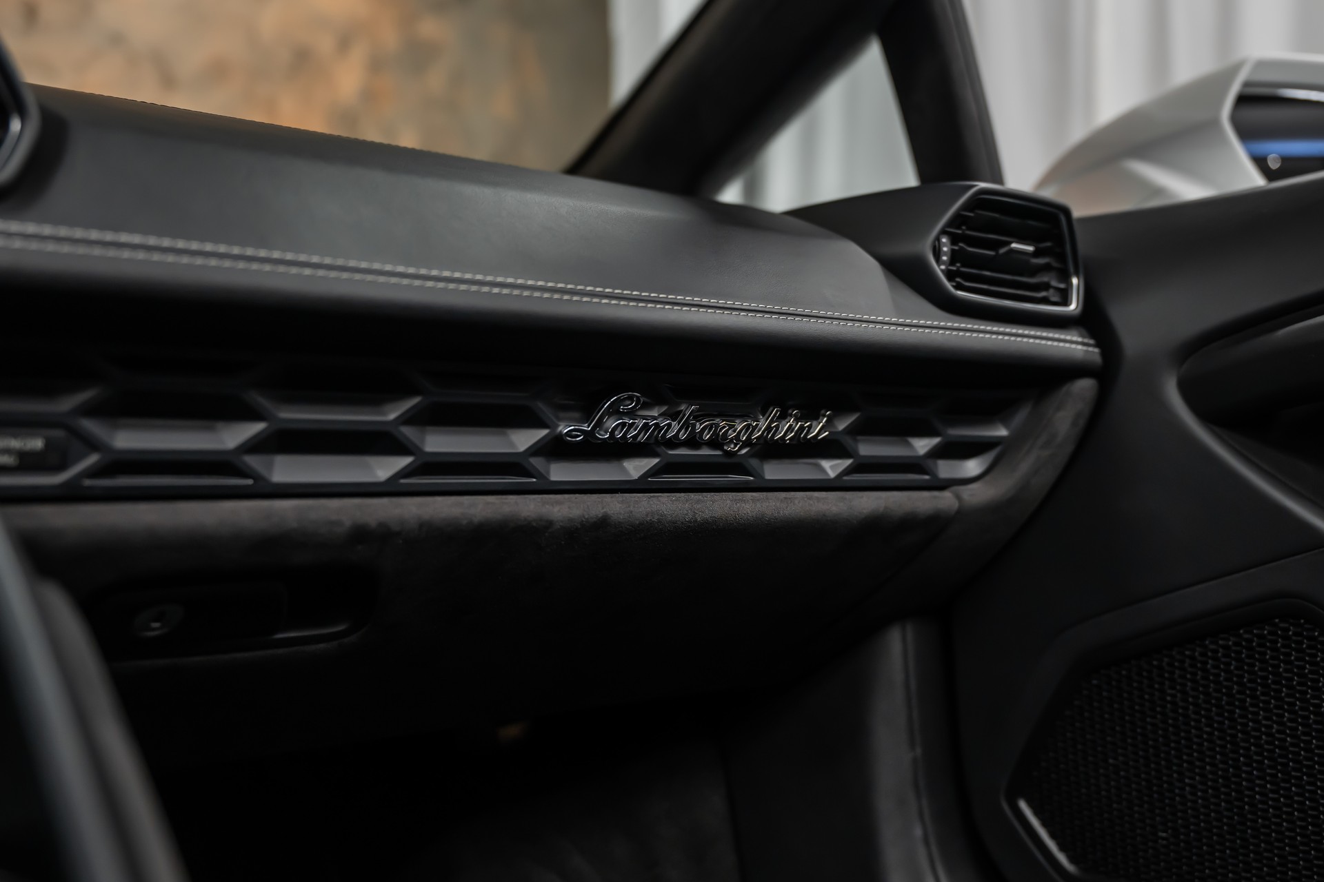 LAMBORGHINI LP610-4 Spyder DCT *CH-Fahrzeug*Alcantara*Keramik*Lift*-image-29