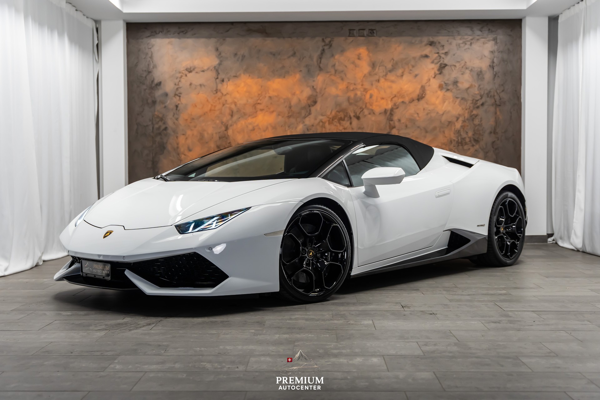 LAMBORGHINI LP610-4 Spyder DCT *CH-Fahrzeug*Alcantara*Keramik*Lift*-image-5