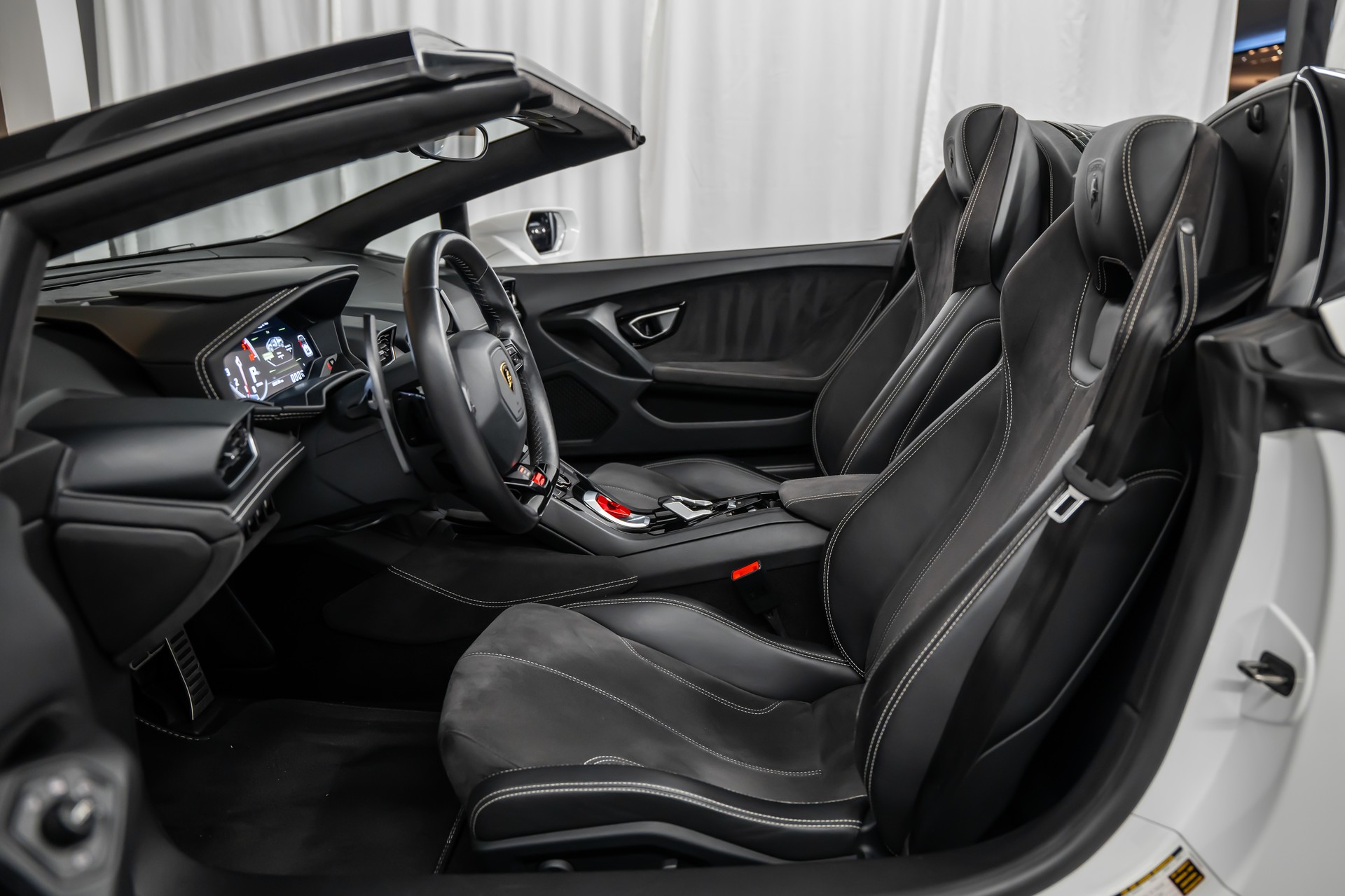 LAMBORGHINI LP610-4 Spyder DCT *CH-Fahrzeug*Alcantara*Keramik*Lift*-image-15