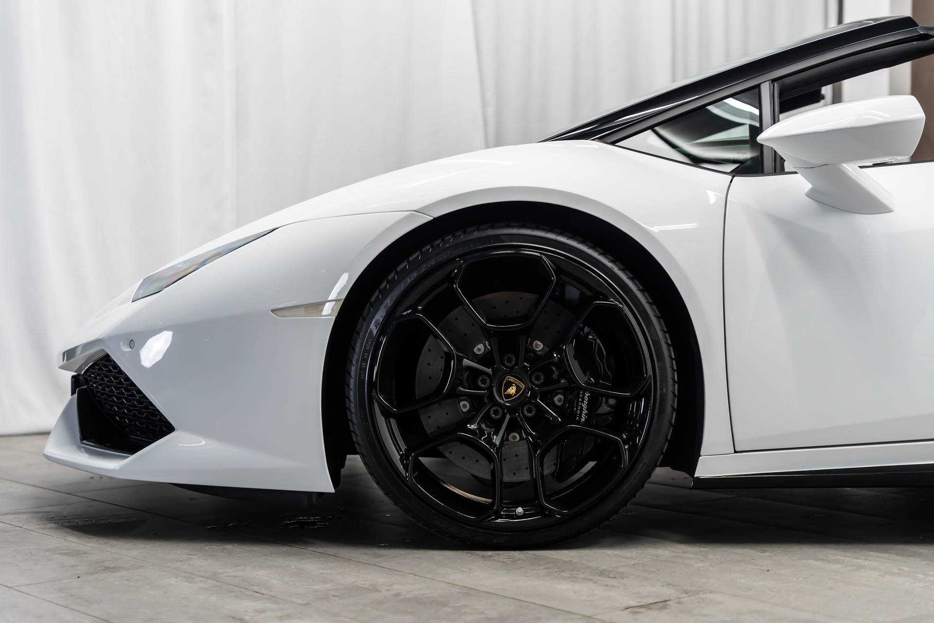 LAMBORGHINI LP610-4 Spyder DCT *CH-Fahrzeug*Alcantara*Keramik*Lift*-image-10