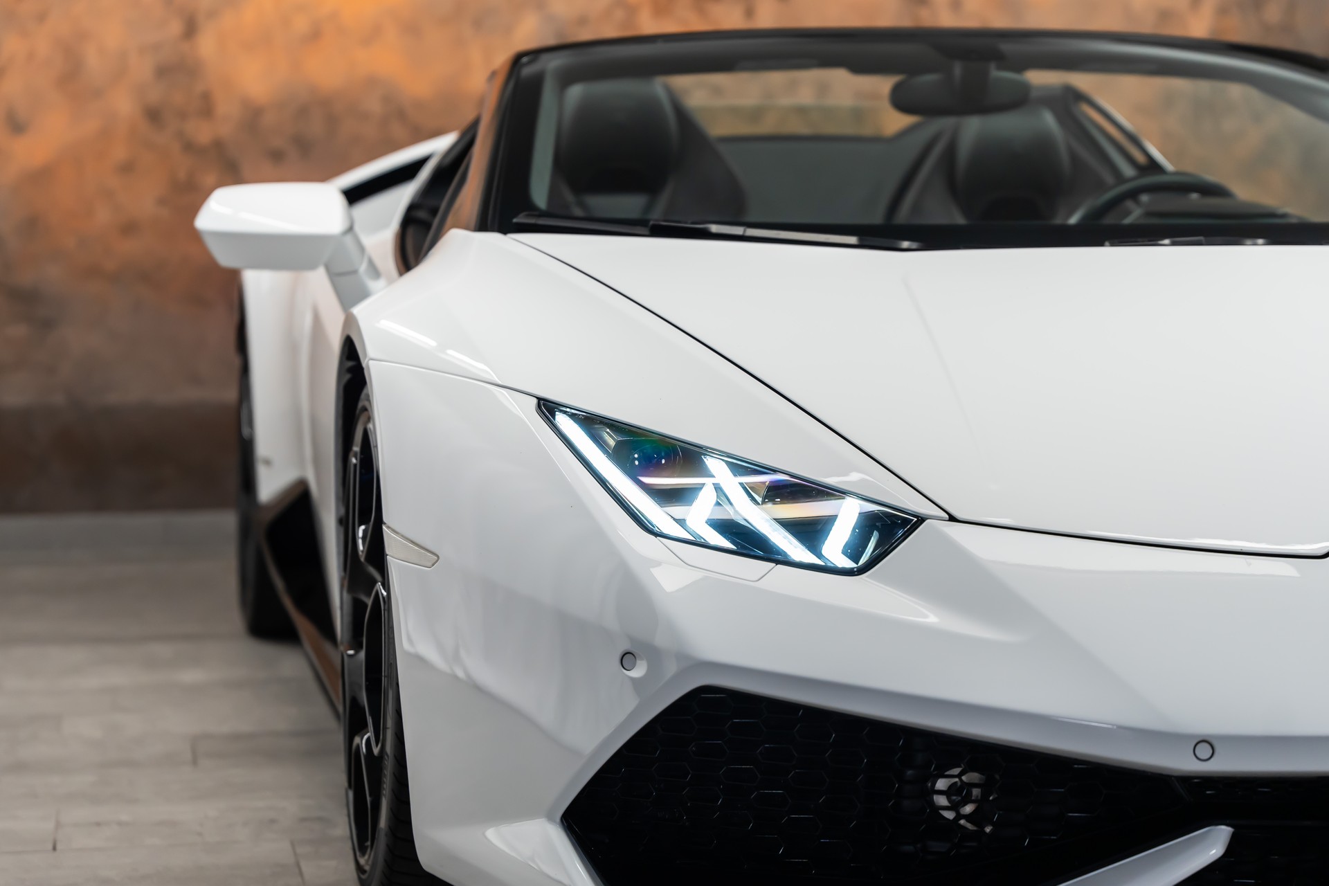 LAMBORGHINI LP610-4 Spyder DCT *CH-Fahrzeug*Alcantara*Keramik*Lift*-image-4