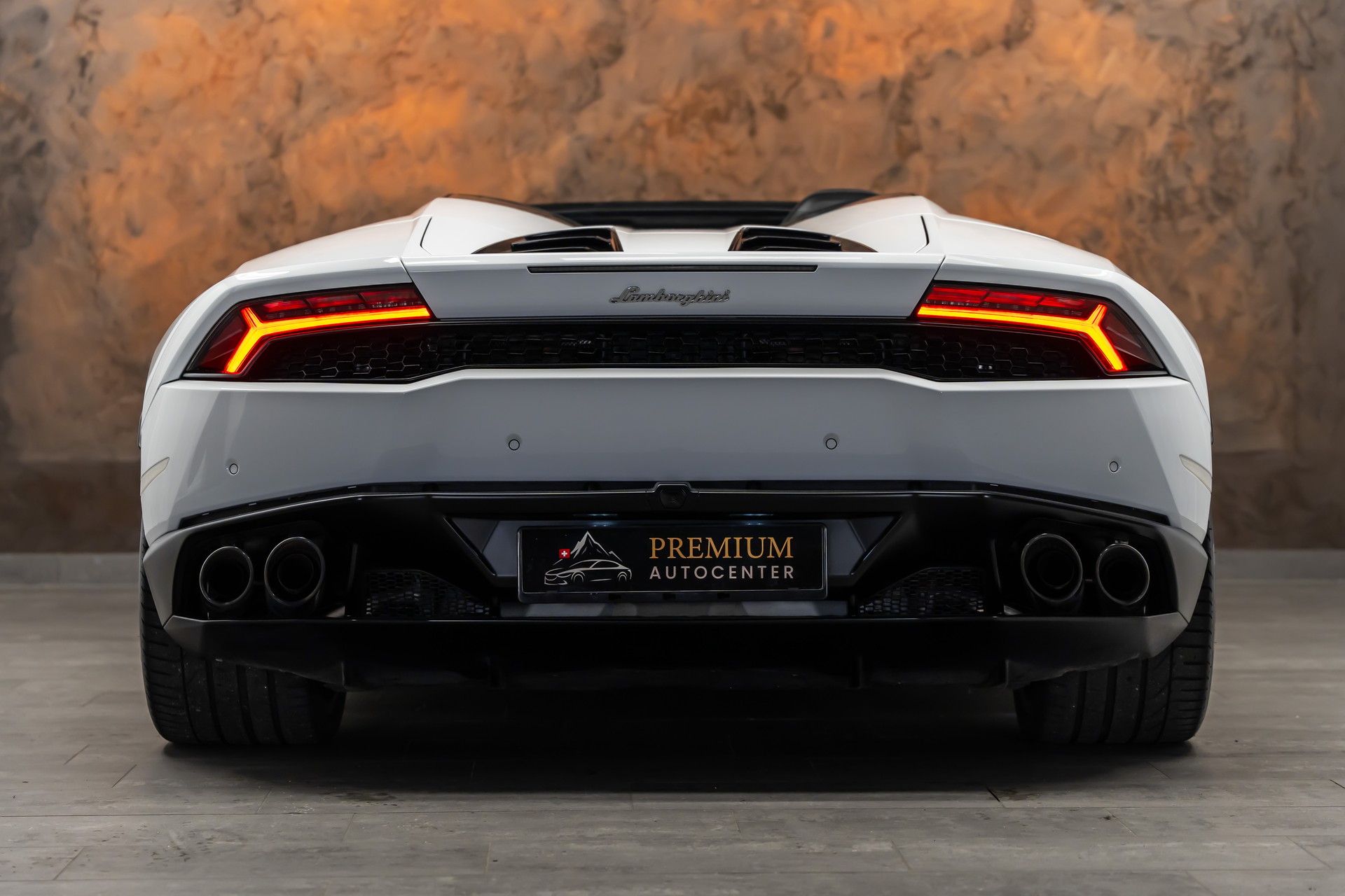LAMBORGHINI LP610-4 Spyder DCT *CH-Fahrzeug*Alcantara*Keramik*Lift*-image-7