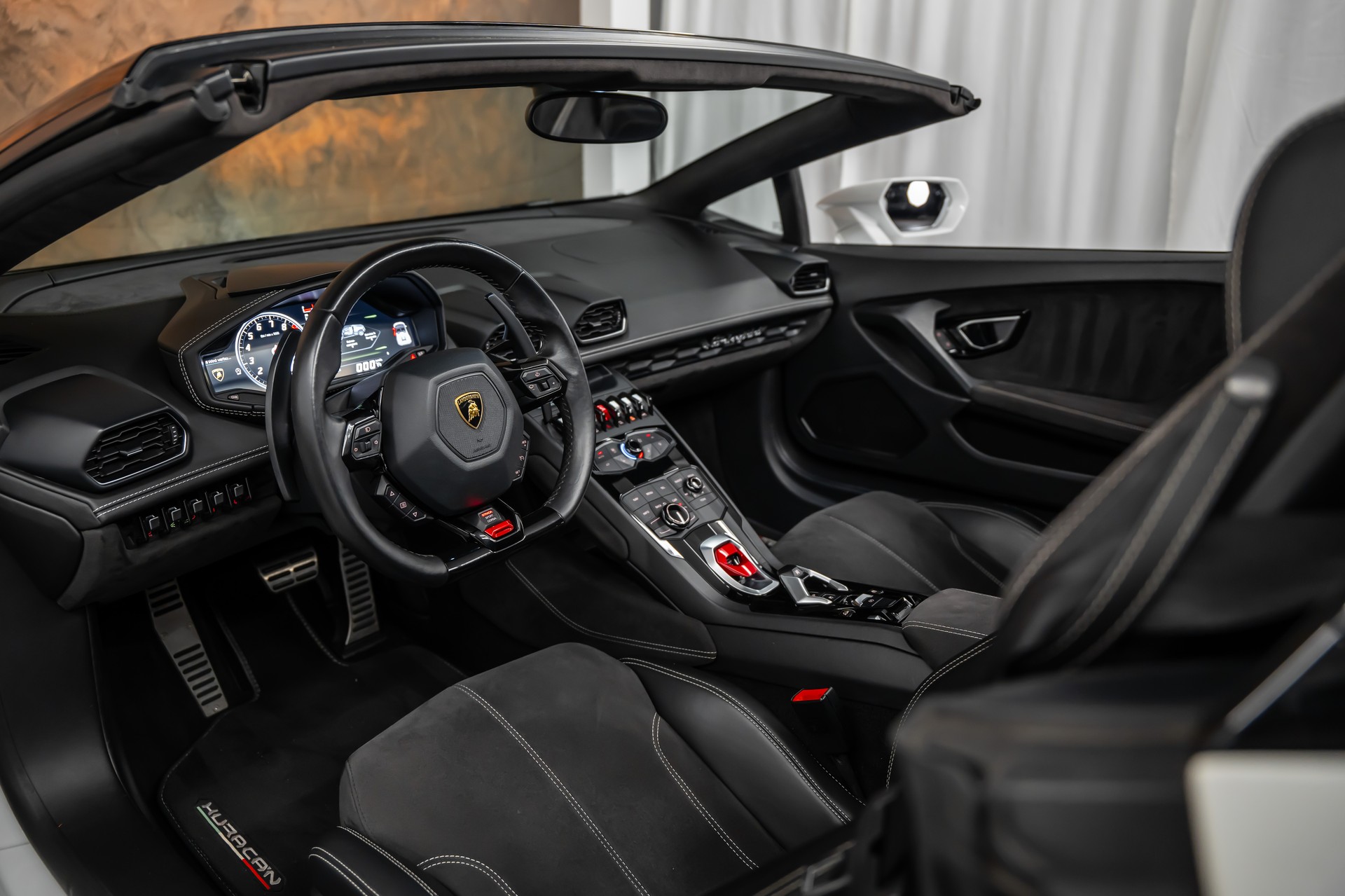 LAMBORGHINI LP610-4 Spyder DCT *CH-Fahrzeug*Alcantara*Keramik*Lift*-image-14