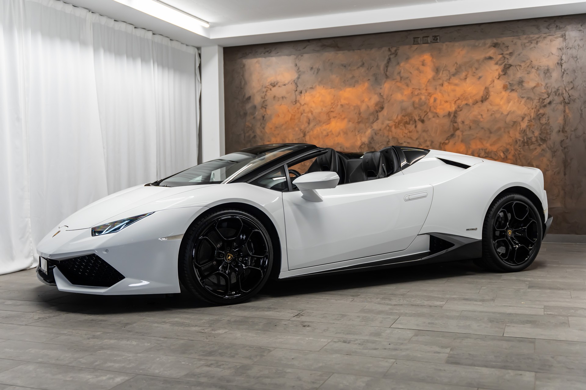 LAMBORGHINI LP610-4 Spyder DCT *CH-Fahrzeug*Alcantara*Keramik*Lift*-showroom-element-1