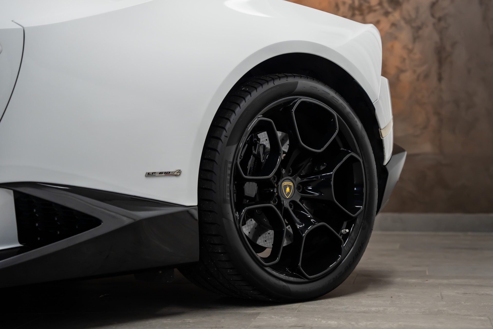 LAMBORGHINI LP610-4 Spyder DCT *CH-Fahrzeug*Alcantara*Keramik*Lift*-image-12