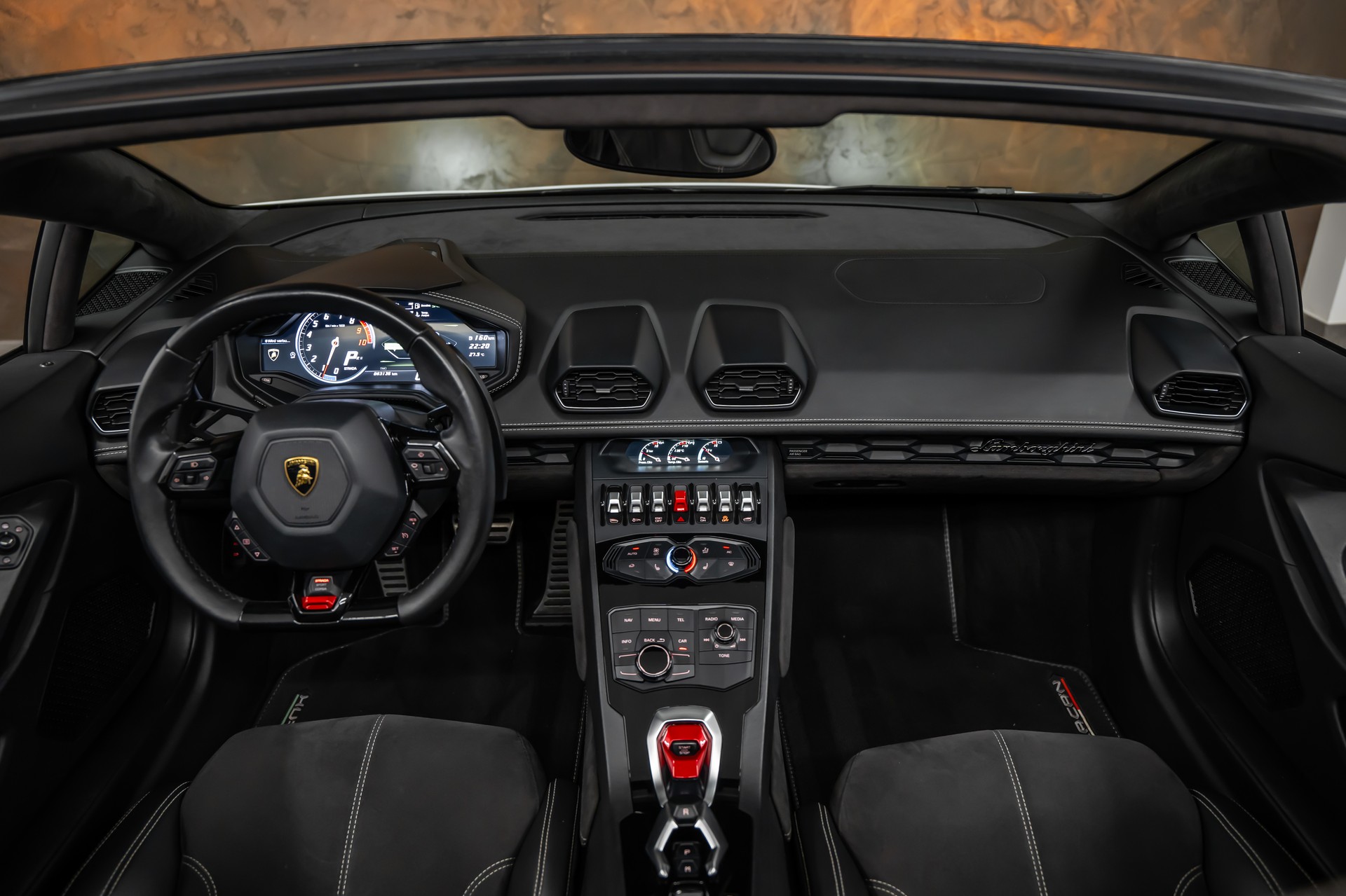 LAMBORGHINI LP610-4 Spyder DCT *CH-Fahrzeug*Alcantara*Keramik*Lift*-image-17