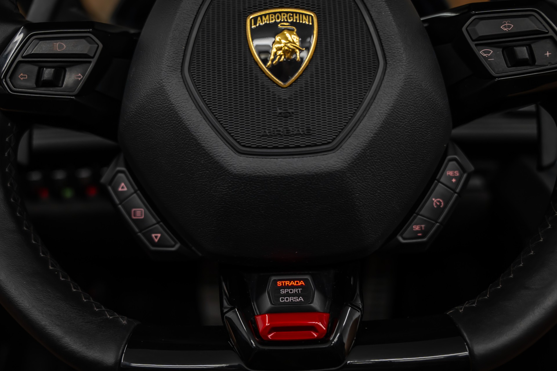 LAMBORGHINI LP610-4 Spyder DCT *CH-Fahrzeug*Alcantara*Keramik*Lift*-image-19