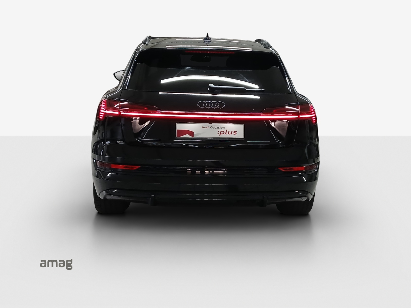 AUDI e-tron 55 S Line Black Edition quattro-showroom-element-3