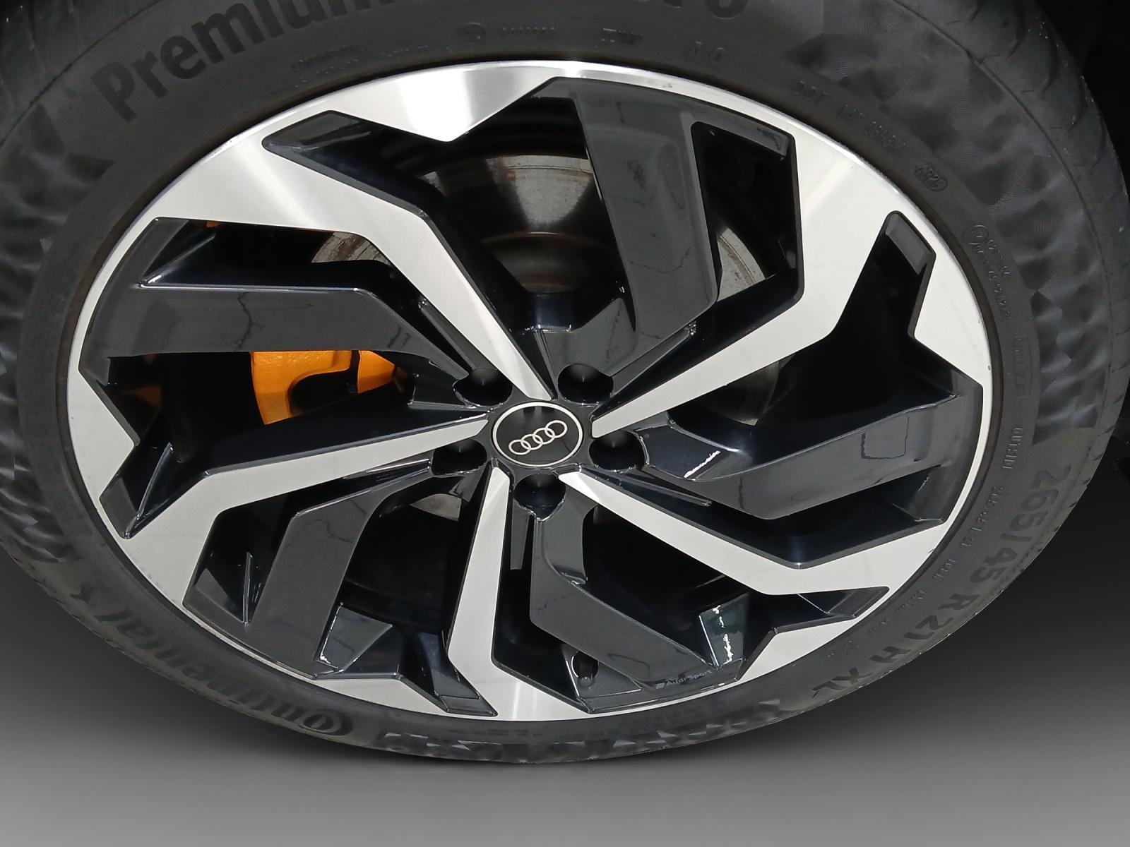 AUDI e-tron 55 S Line Black Edition quattro-image-13