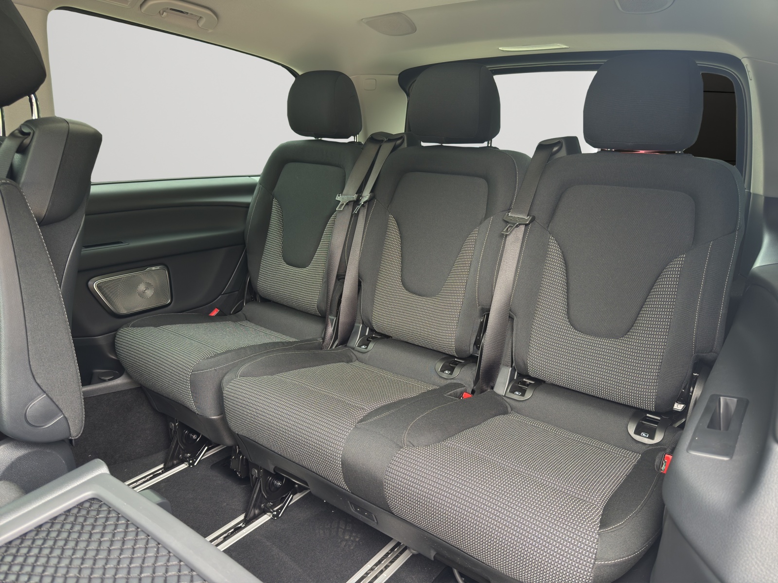 MERCEDES-BENZ V 250 d lang 4Matic Style 9G-Tronic-image-9
