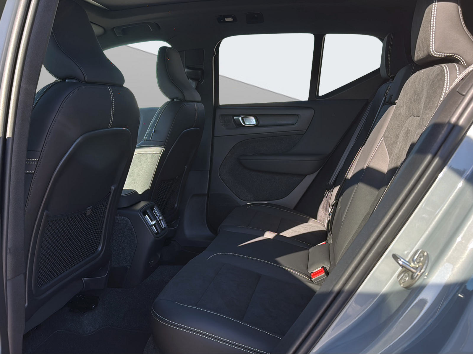 VOLVO EX40 Twin Black Edition AWD-image-13