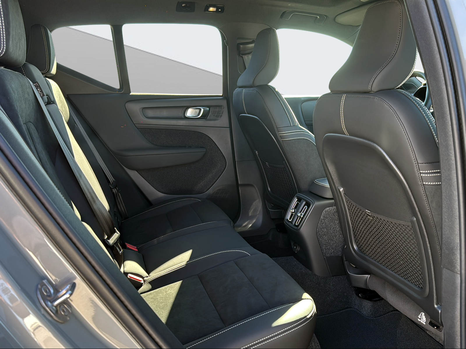 VOLVO EX40 Twin Black Edition AWD-image-10