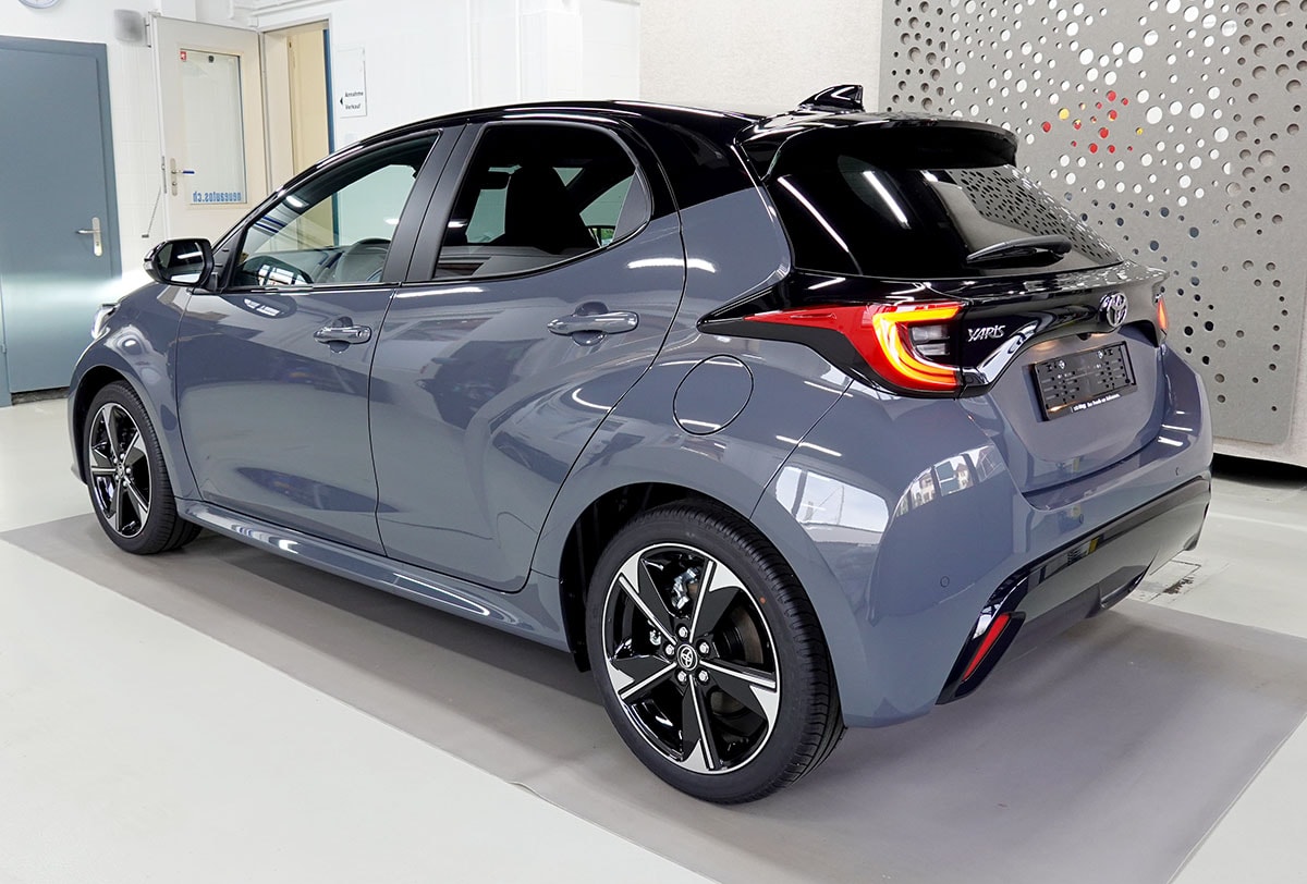 TOYOTA Yaris 1.5 Premium e-CVT, Bitone-showroom-element-2