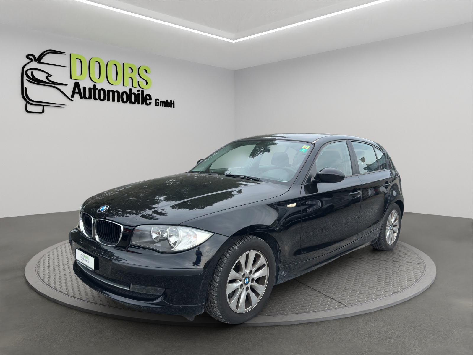 BMW 116i-showroom-element-2