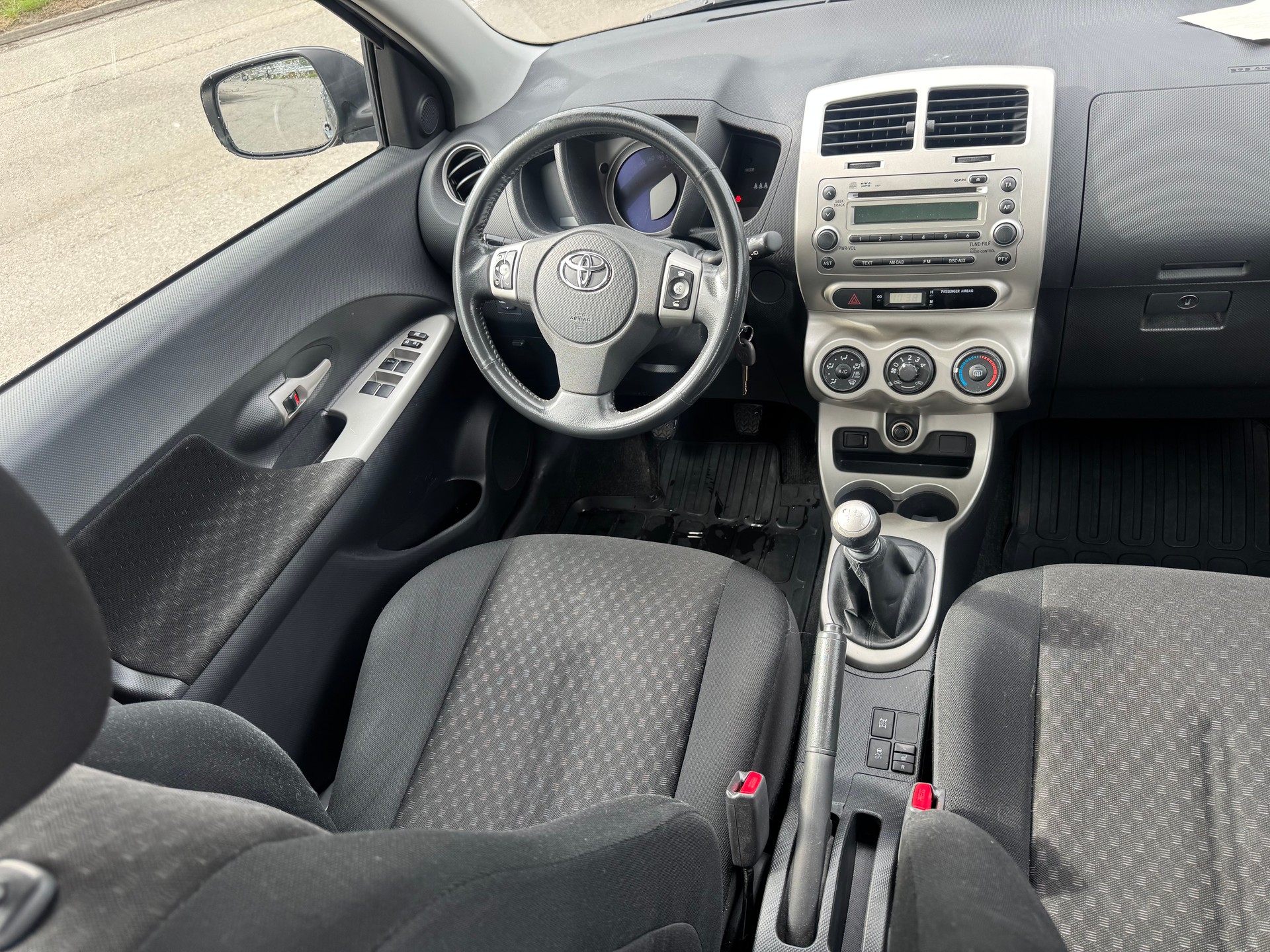 TOYOTA UrbanCruiser 1.4 D-4D Linea Terra 4WD-image-8