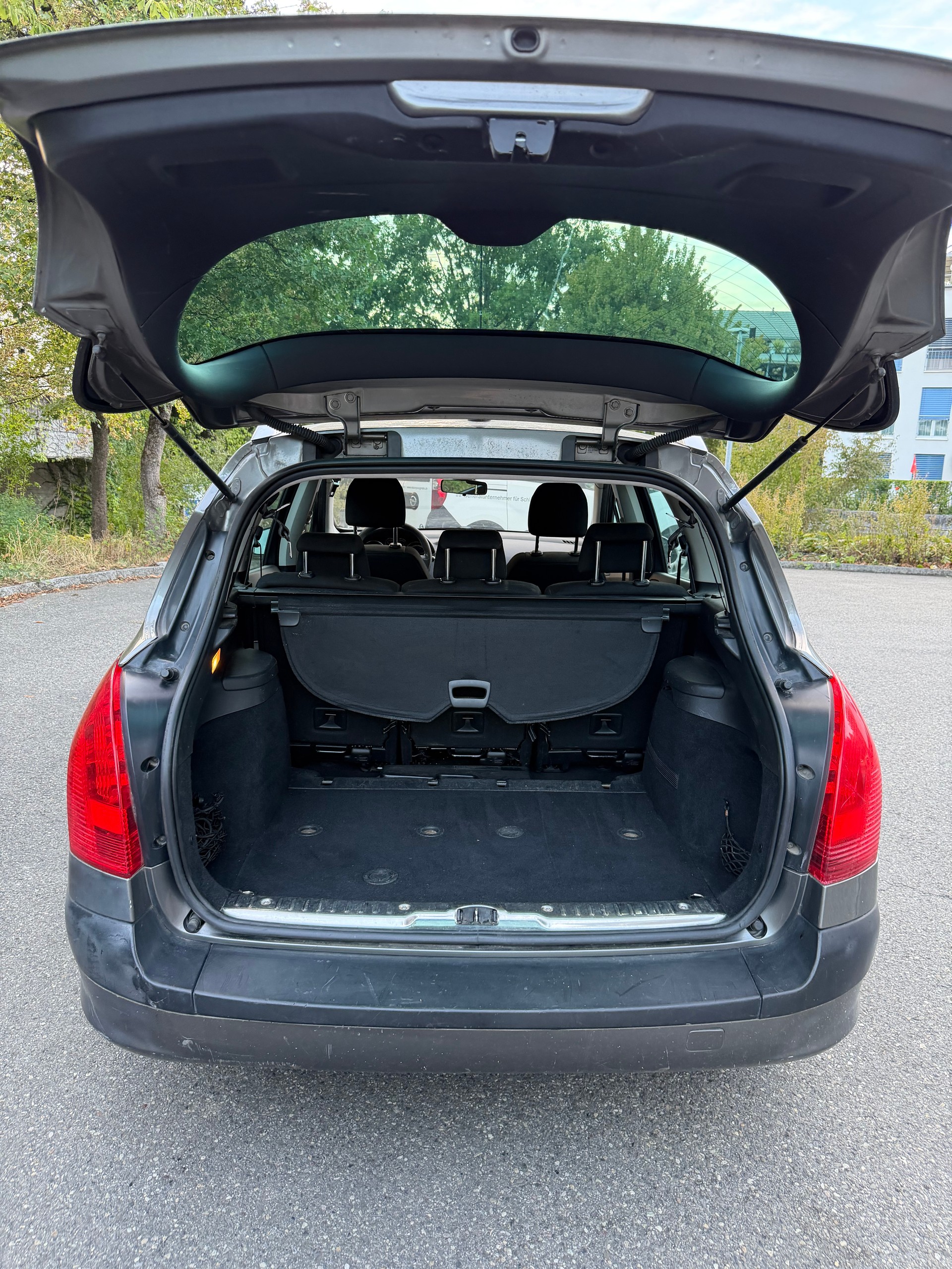 PEUGEOT 308 SW 1.6 HDI Trendy-image-9