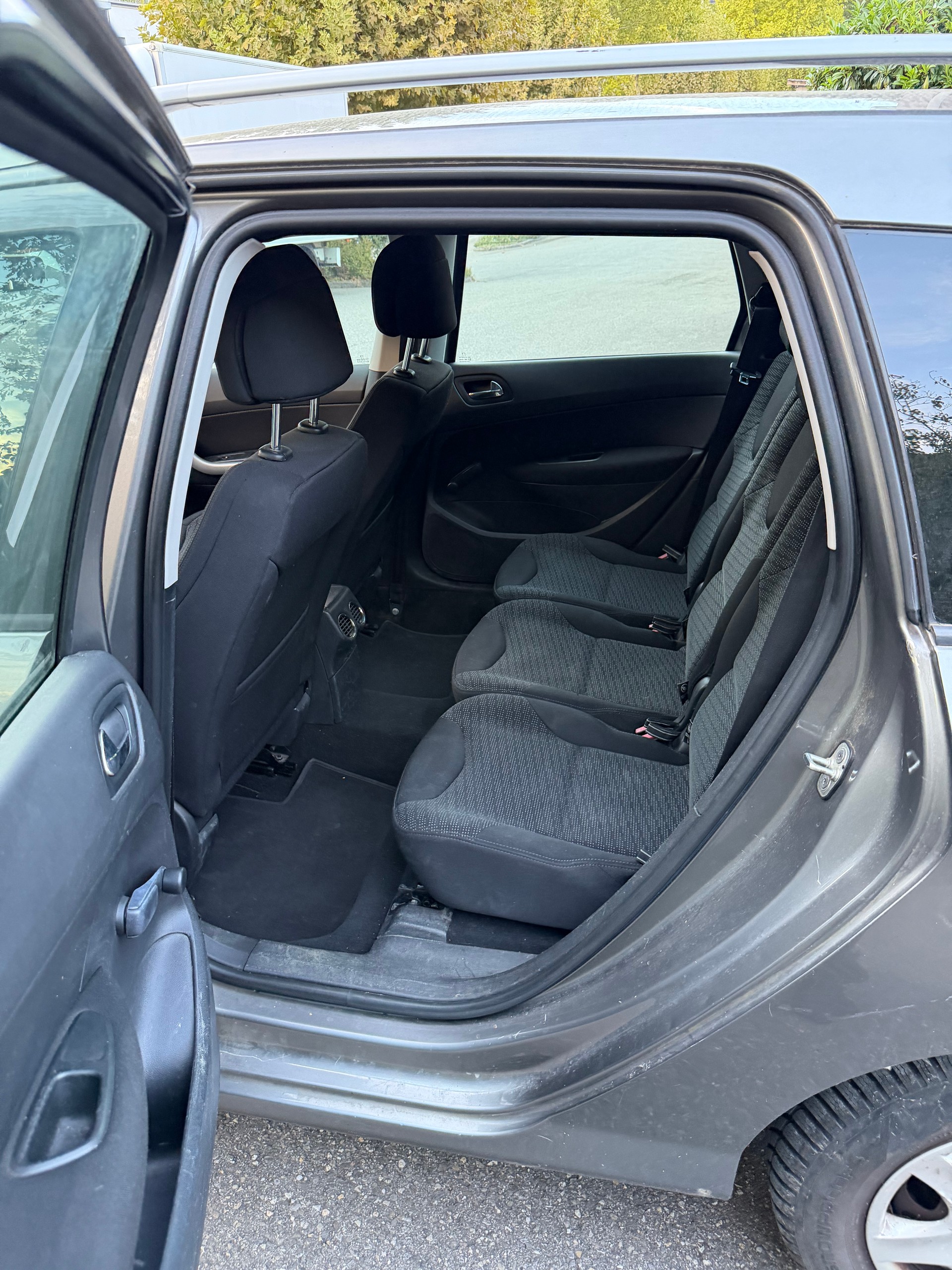 PEUGEOT 308 SW 1.6 HDI Trendy-image-8