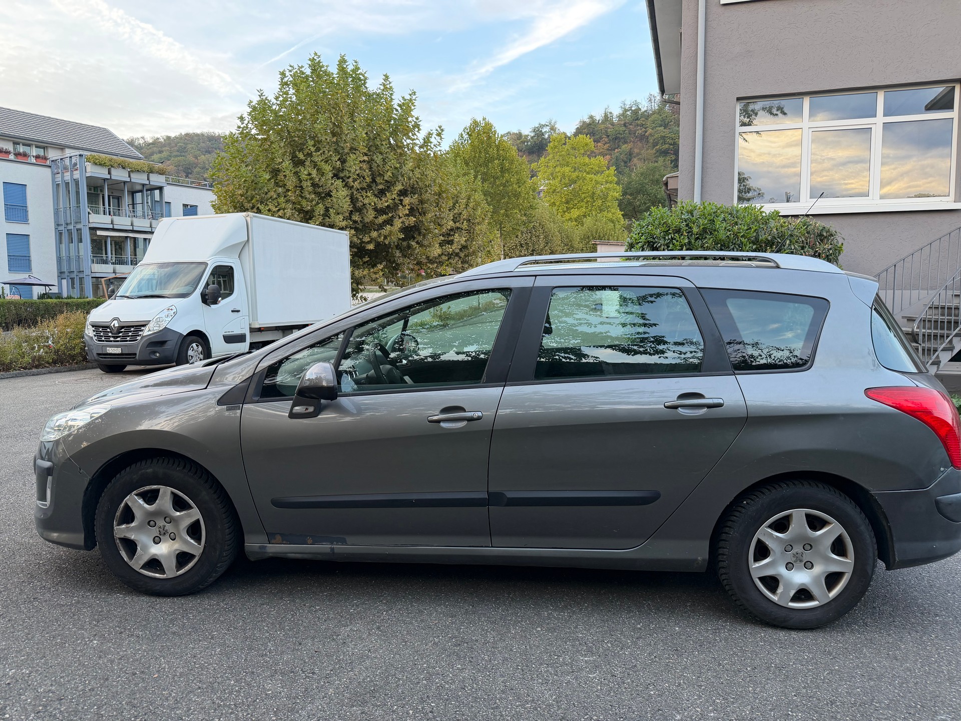 PEUGEOT 308 SW 1.6 HDI Trendy-image-10